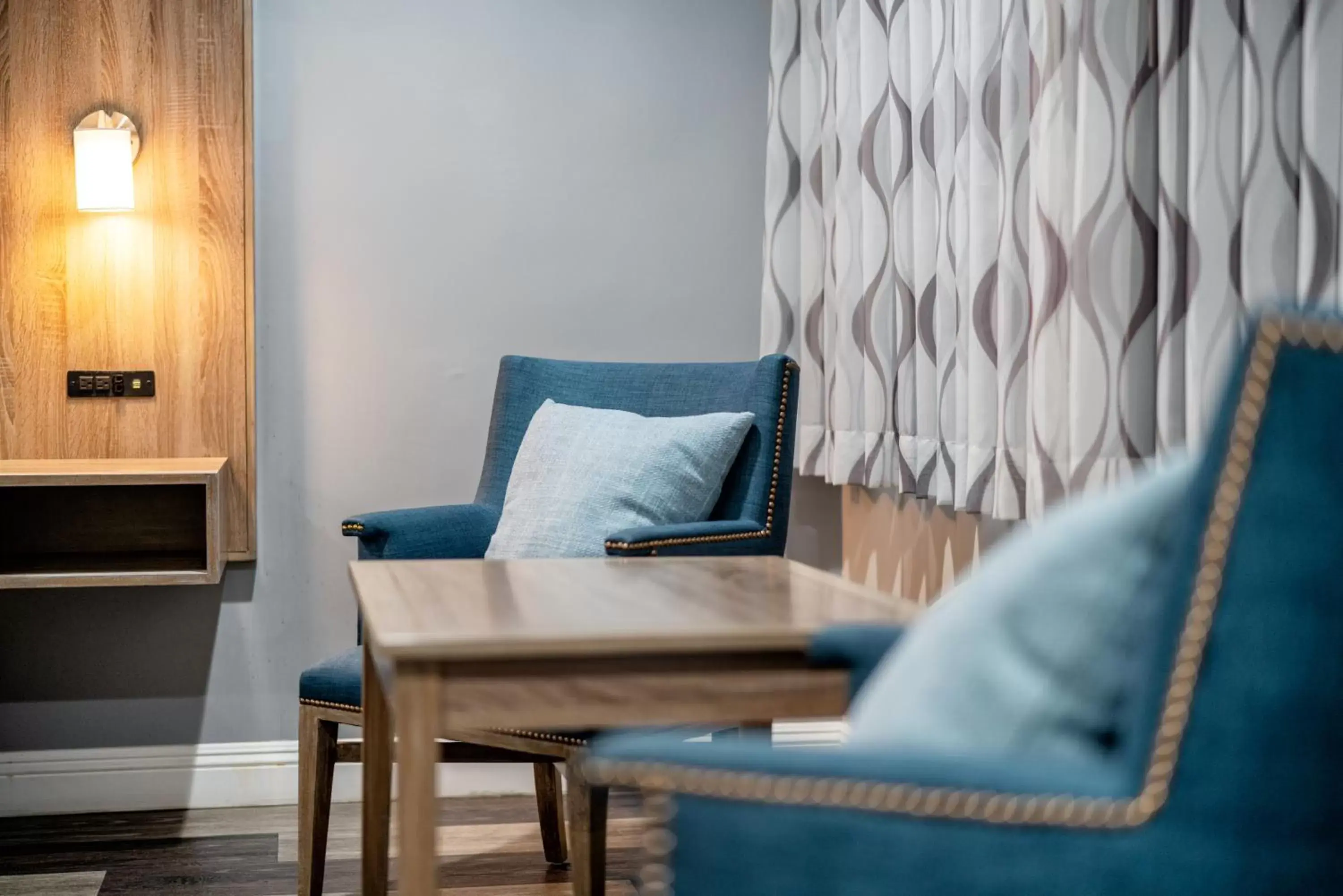 Deluxe King Room in Friendly Hills Inn Deluxe King Room in Friendly Hills Inn