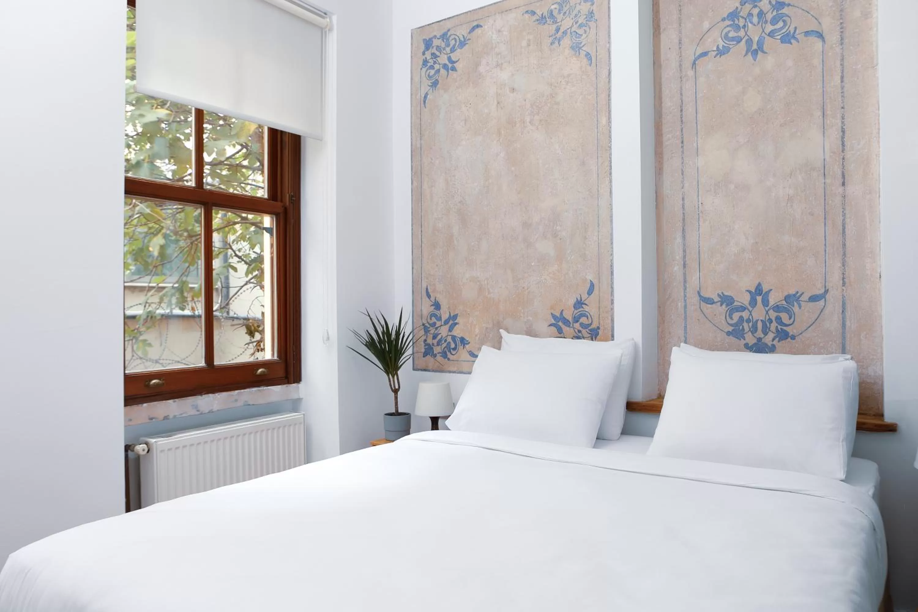 King Room with Garden View in House MOLA Galata