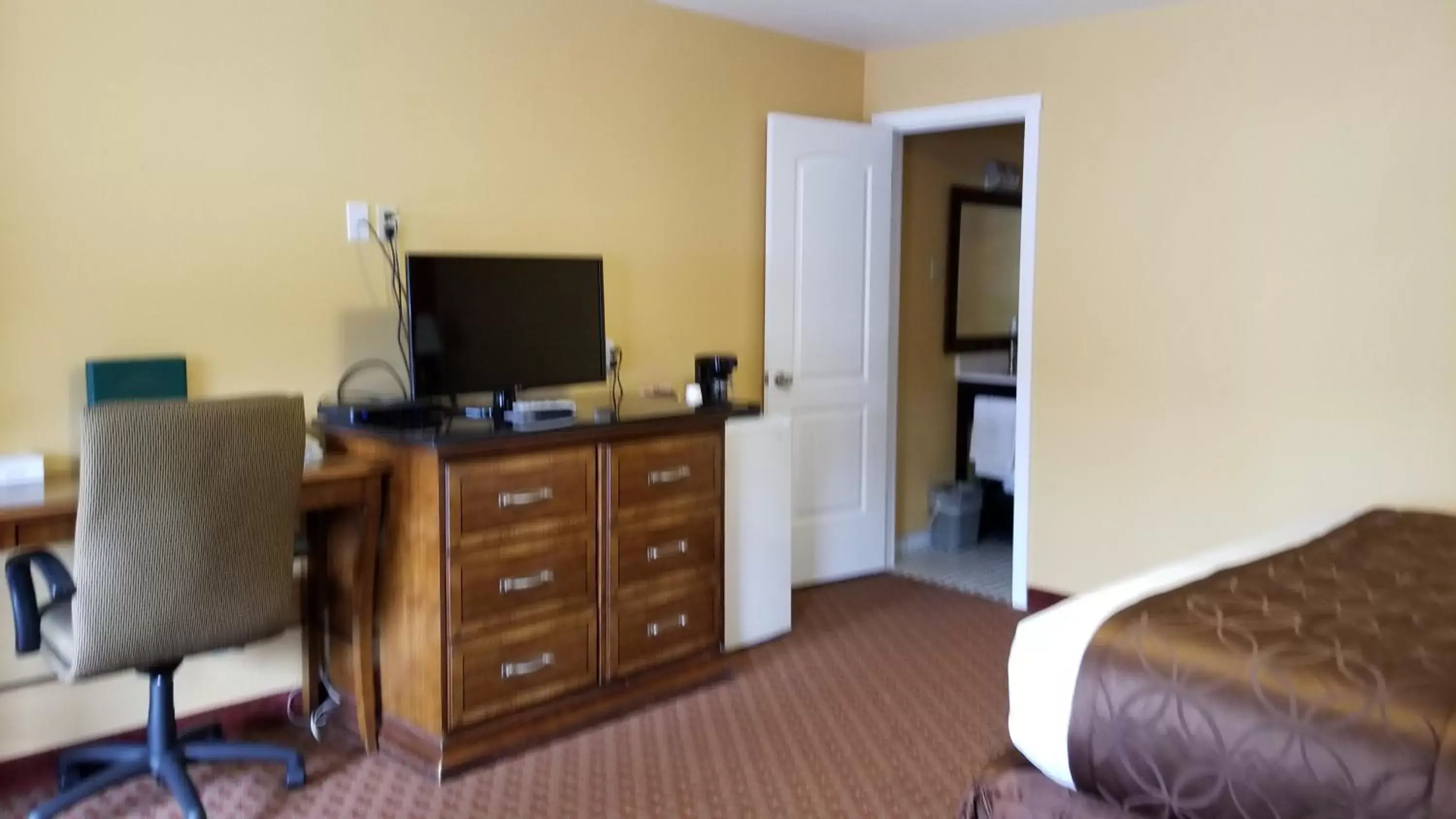 Deluxe King Room in Forks Motel Deluxe King Room in Forks Motel