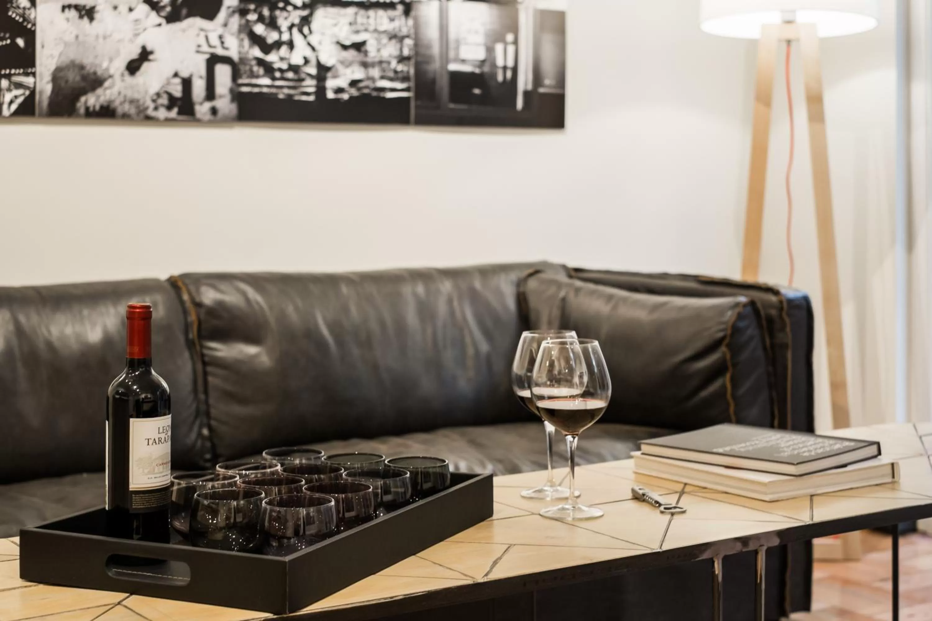 Communal lounge/ TV room in Apart Hotel B