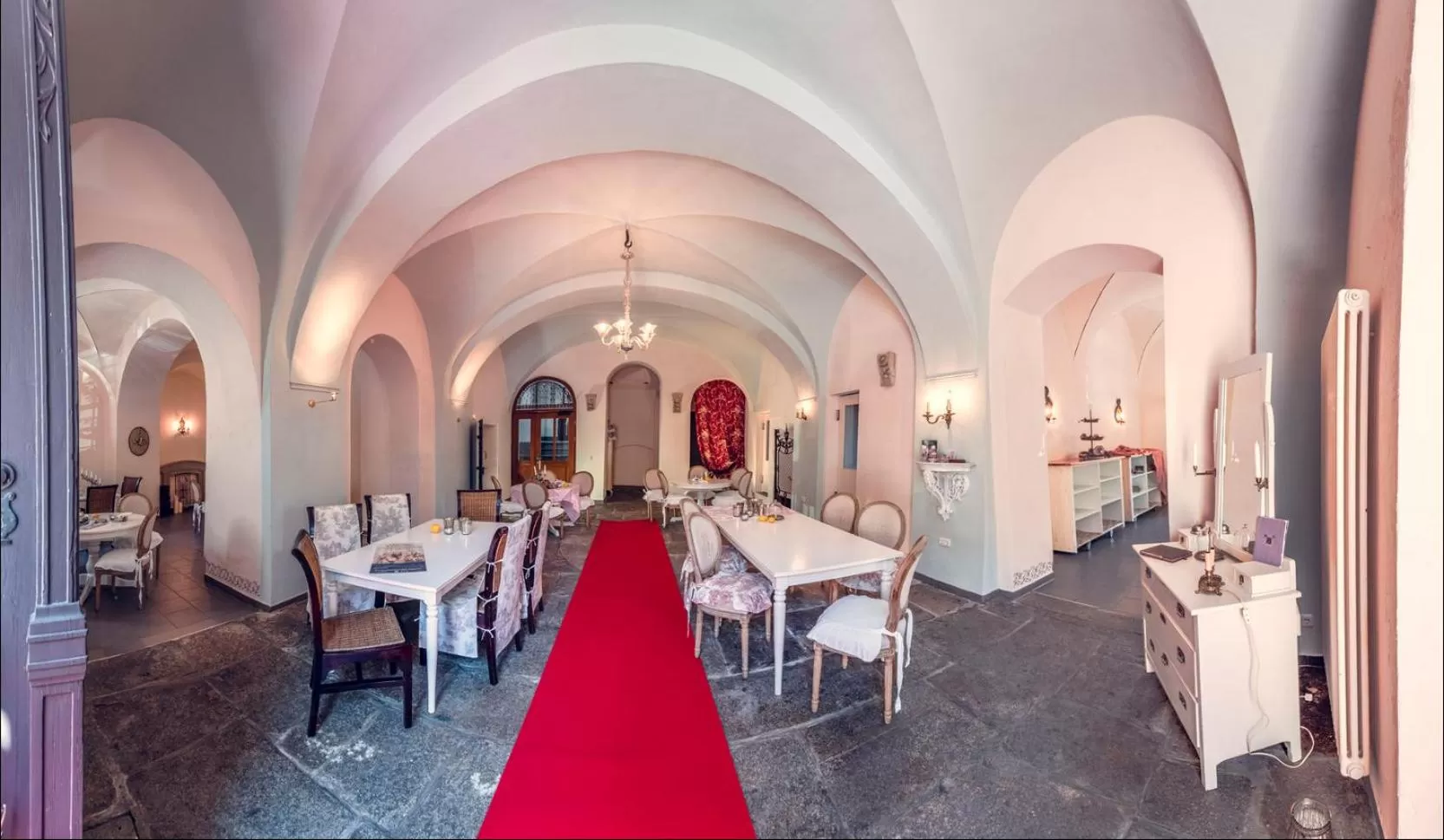 Restaurant/places to eat in ApartOne Altstadt-Hotel