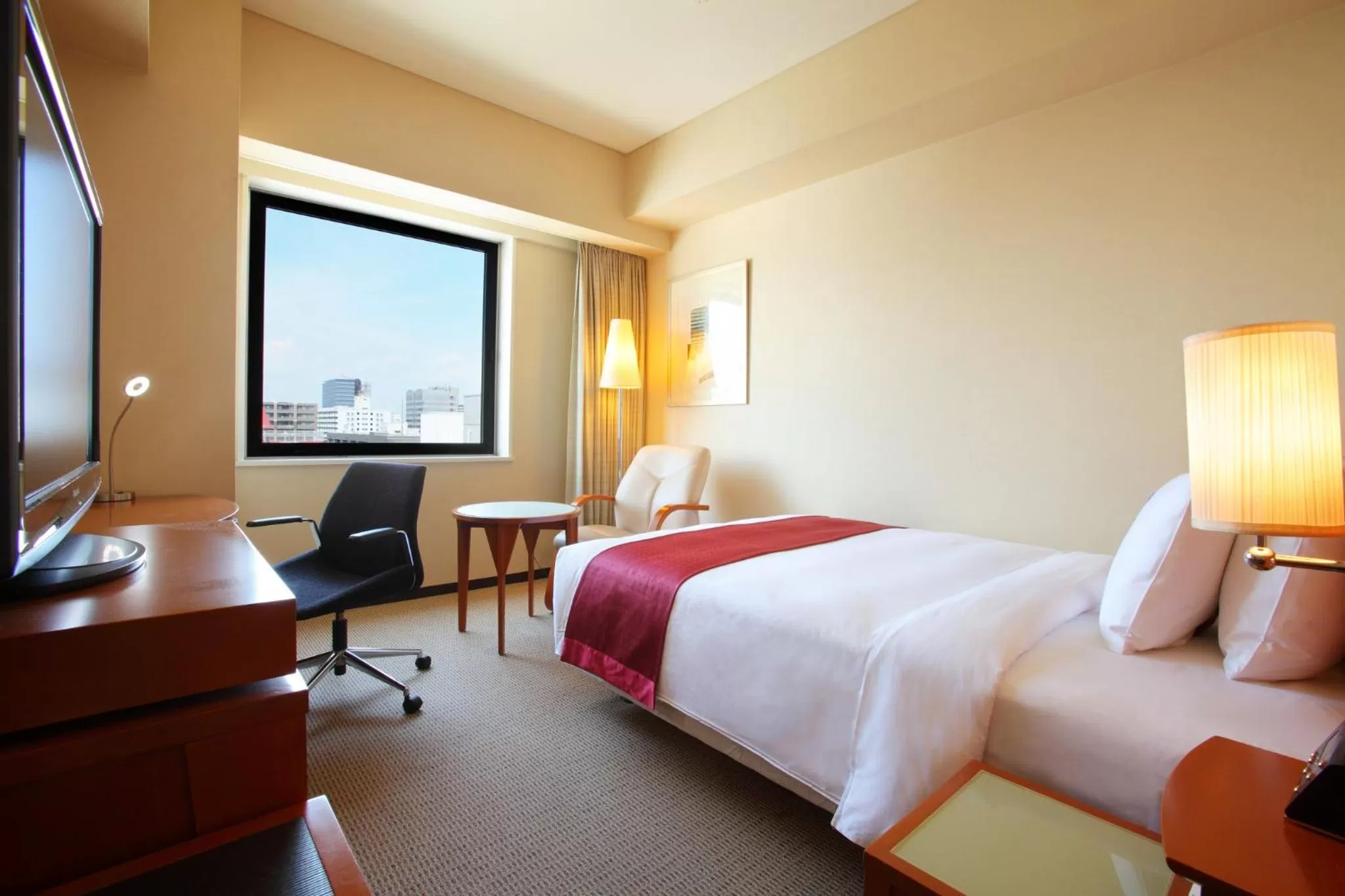 Photo of the whole room, Bed in ANA Holiday Inn Sendai by IHG