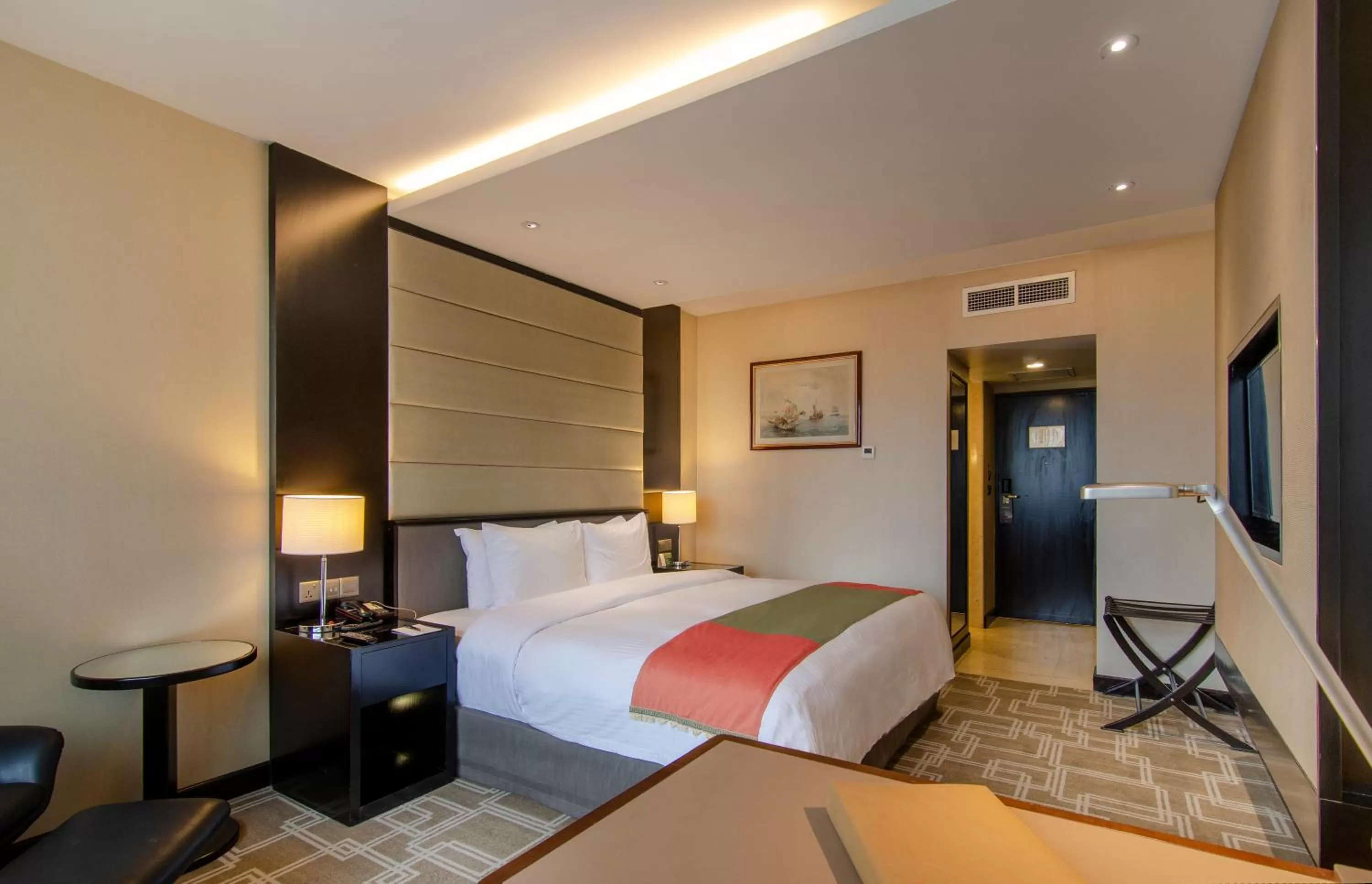 Bed in Pan Pacific Sonargaon Dhaka