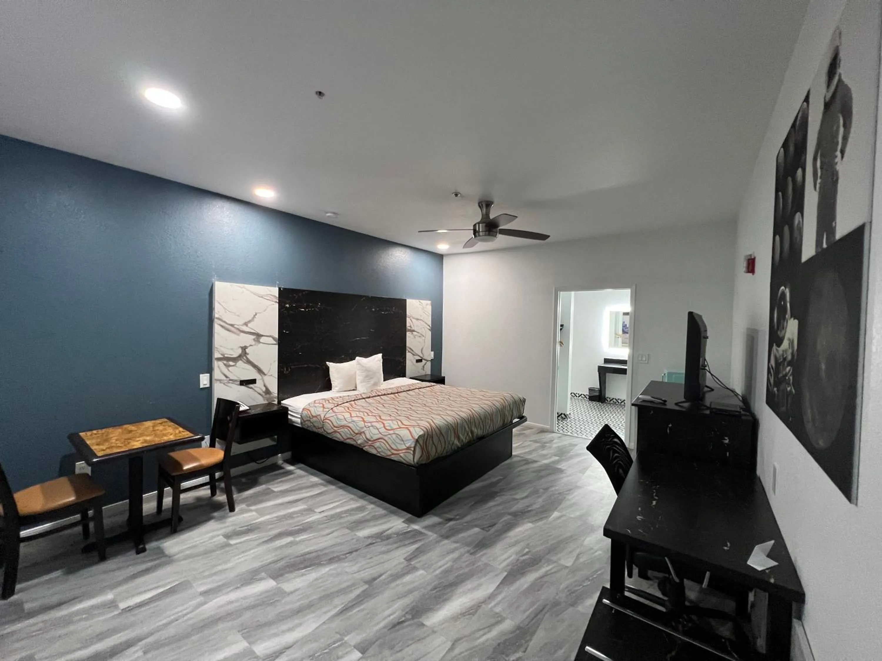 Bedroom, Bed in Grand Villa Inn Galleria