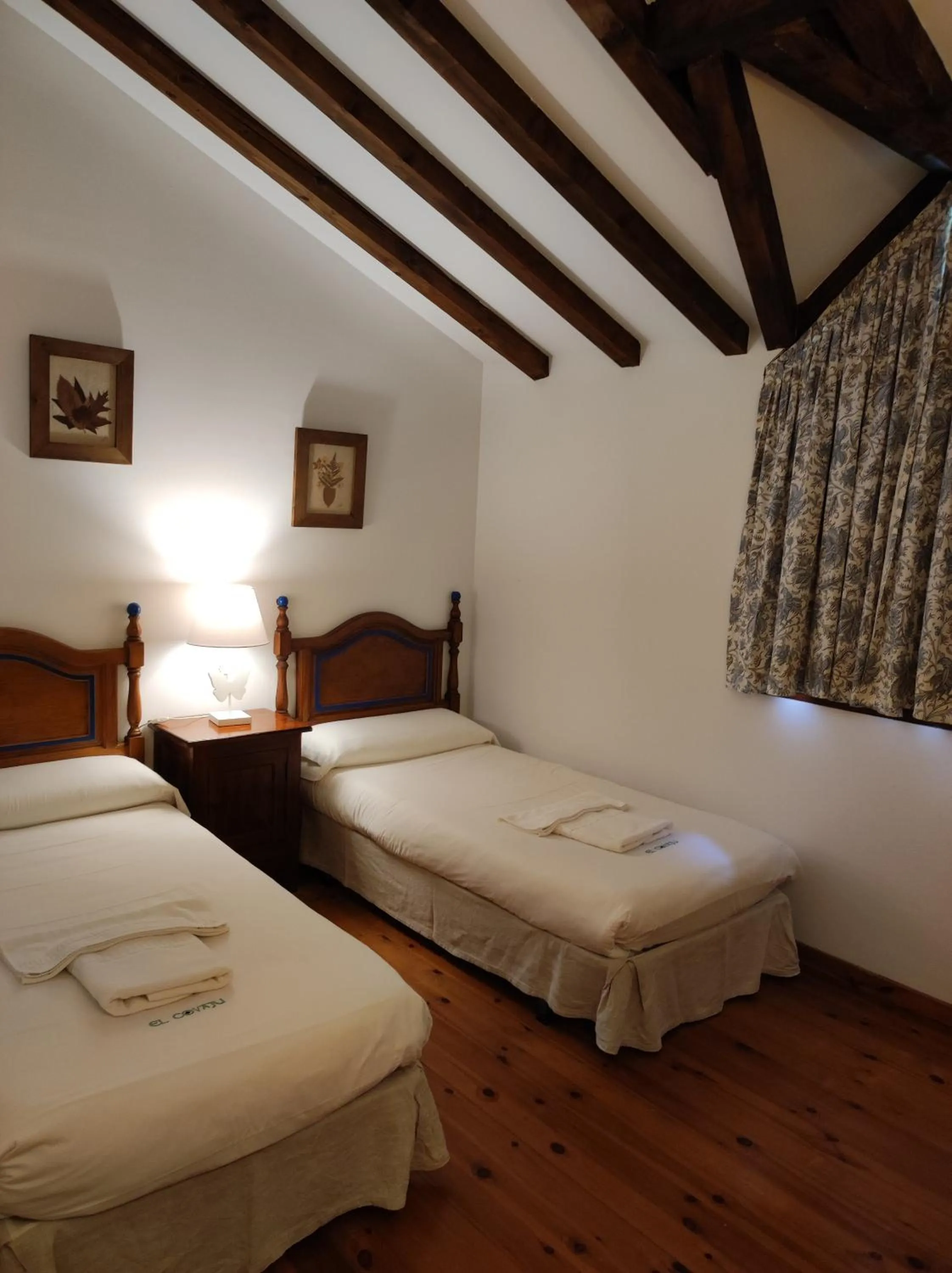 Bedroom, Bed in Viviendas Rurales El Covaju