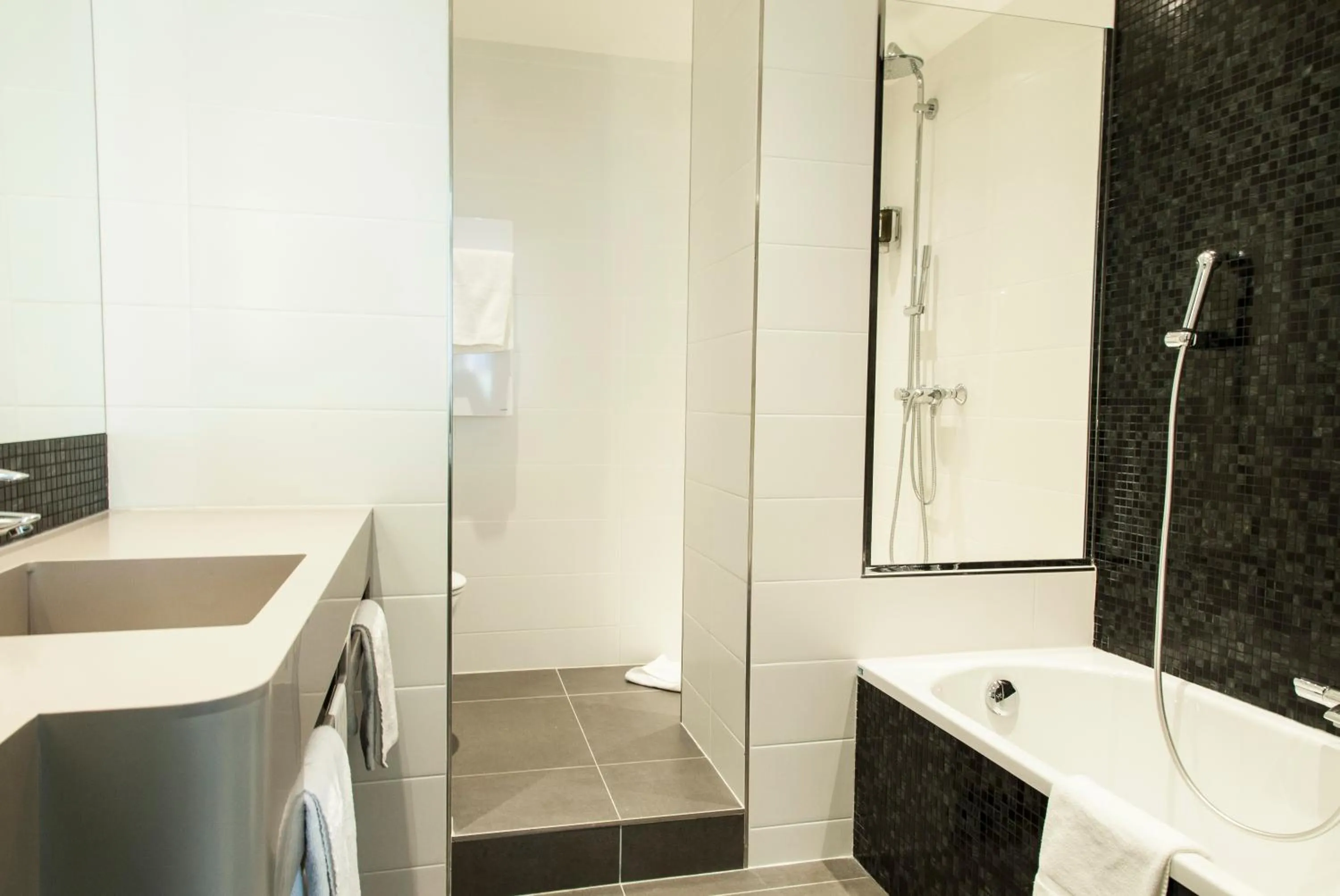 Bathroom in Hotel Concortel Paris