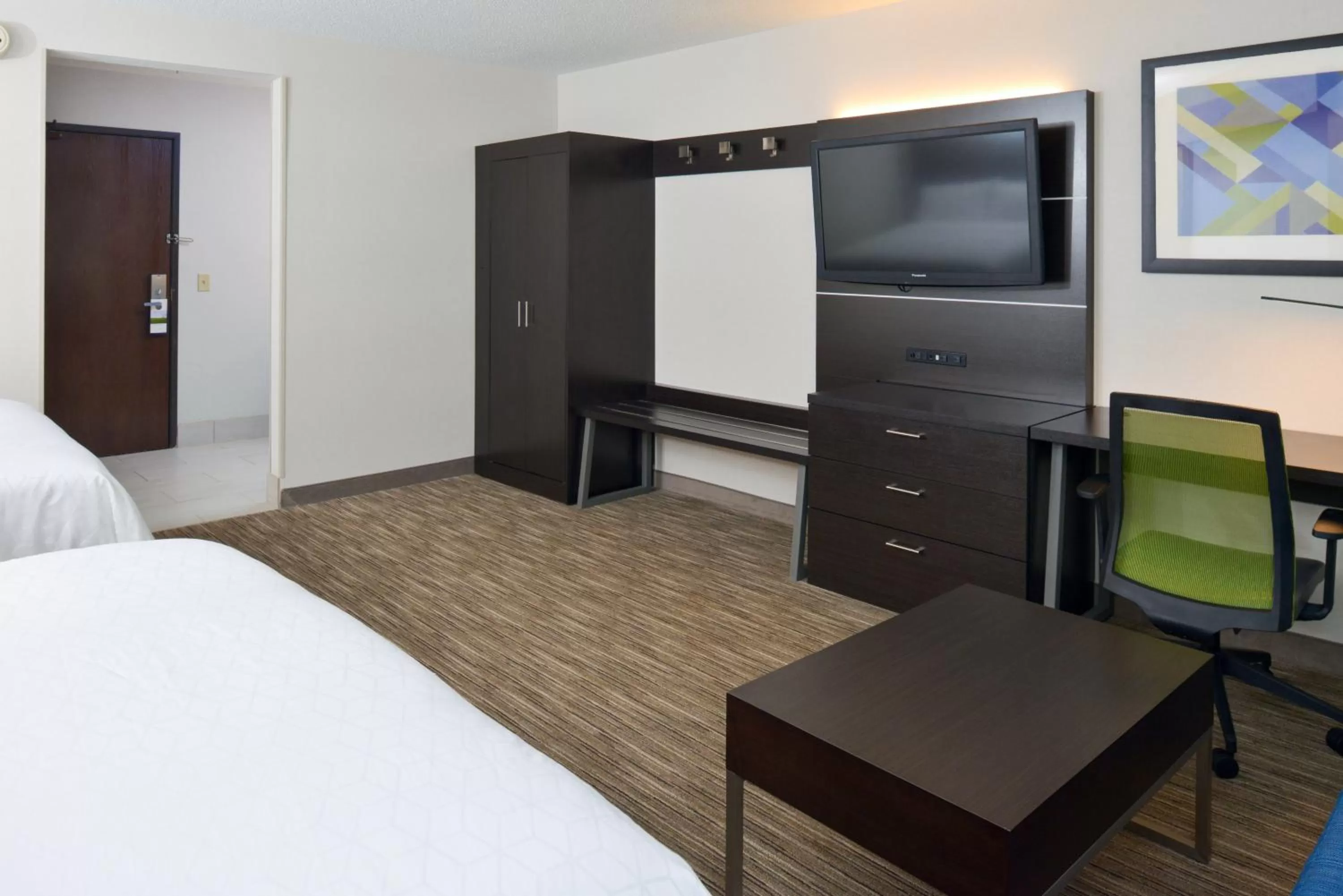 Photo of the whole room, Bed in Holiday Inn Express Wixom by IHG