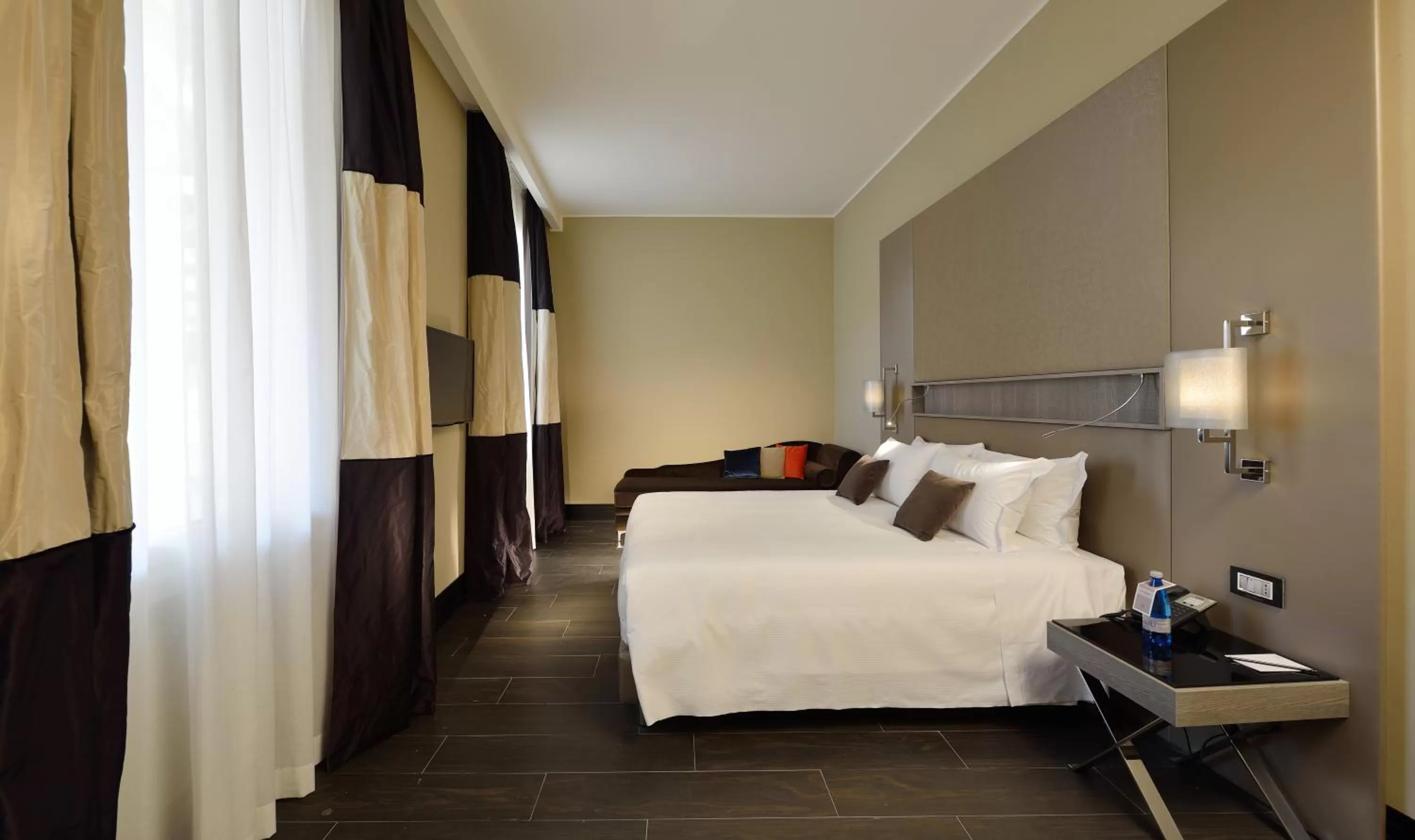 Bed in Rome Life Hotel