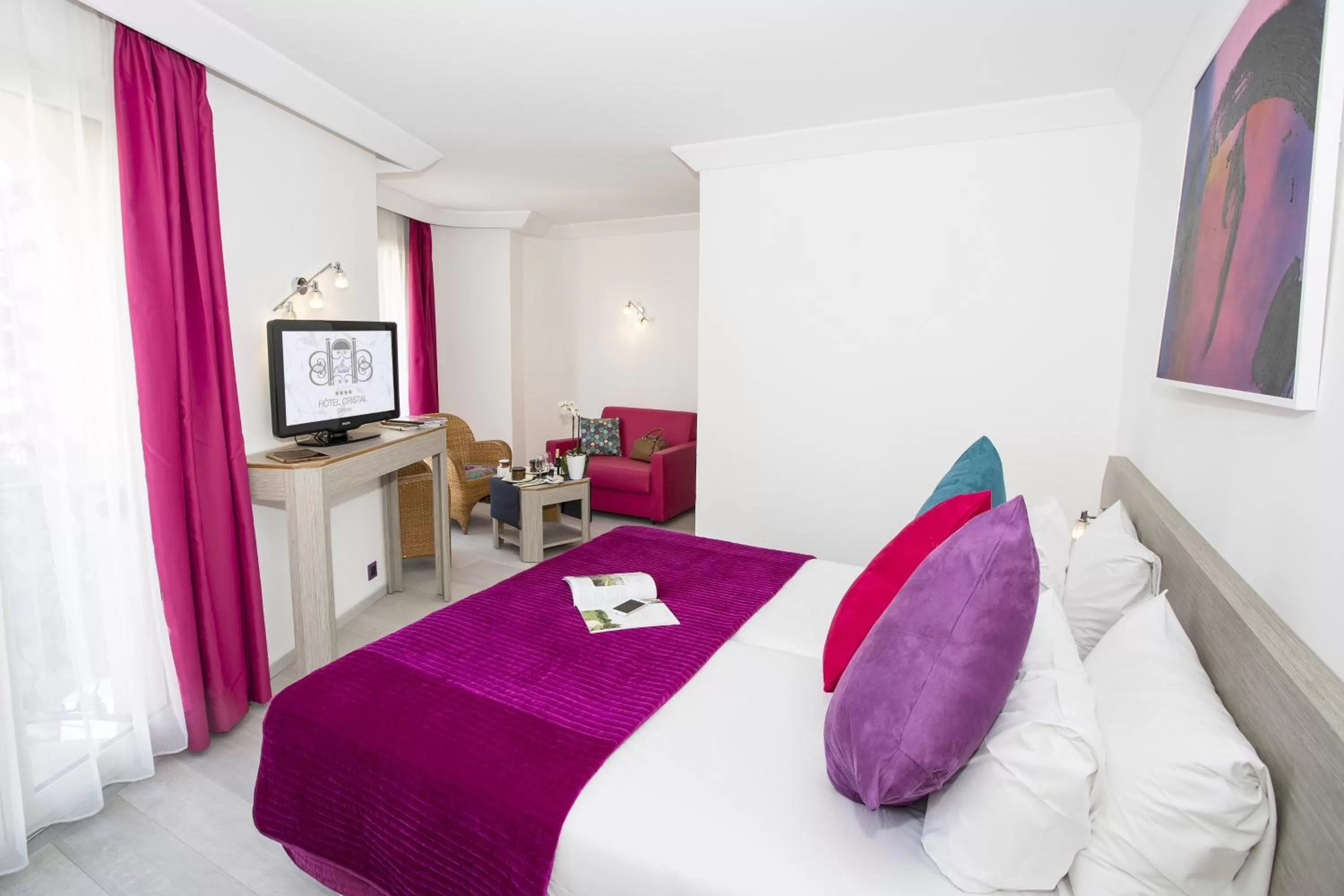 Bedroom, Bed in Cristal Hôtel & Spa