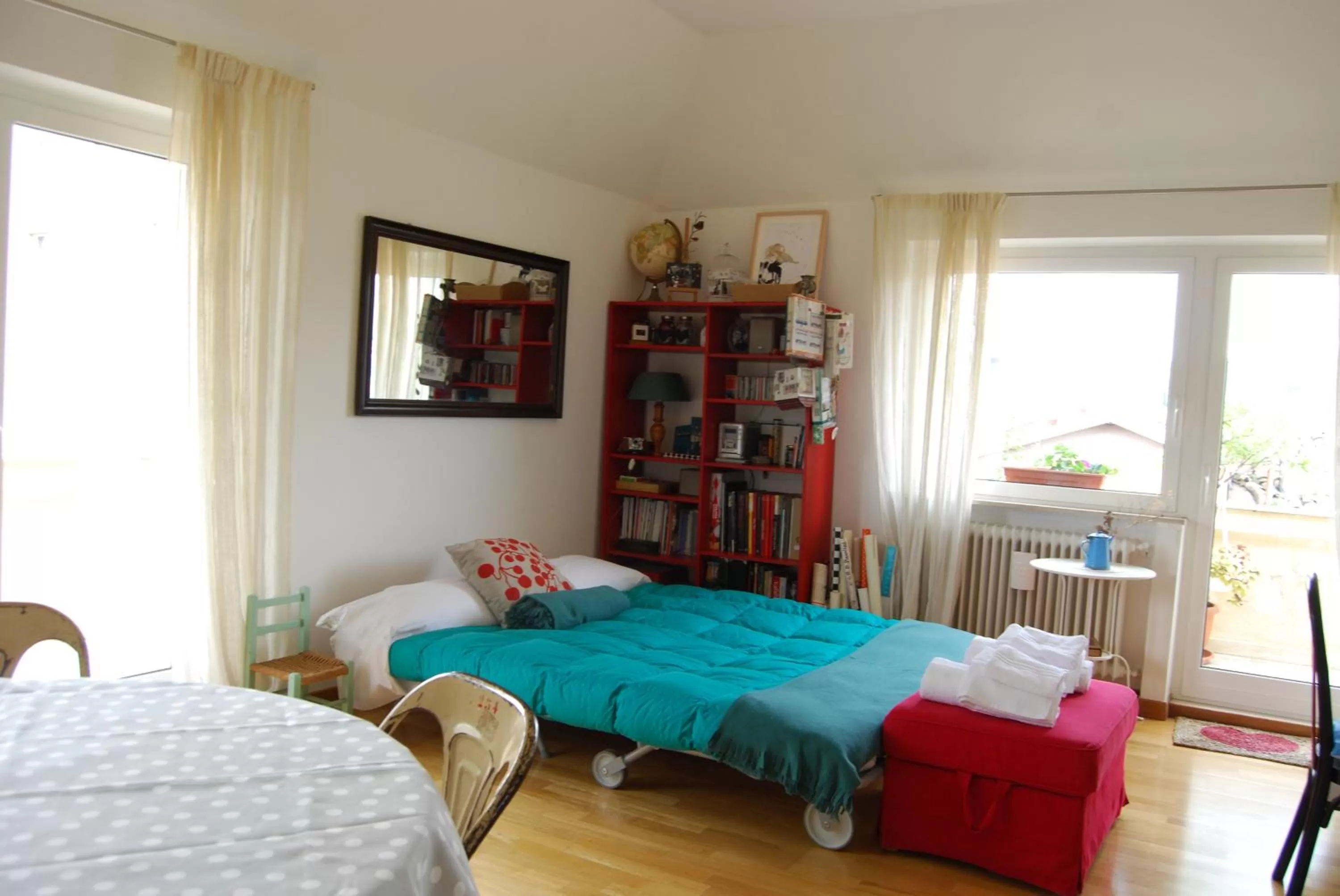 Library, Bed in A Casa di Lola