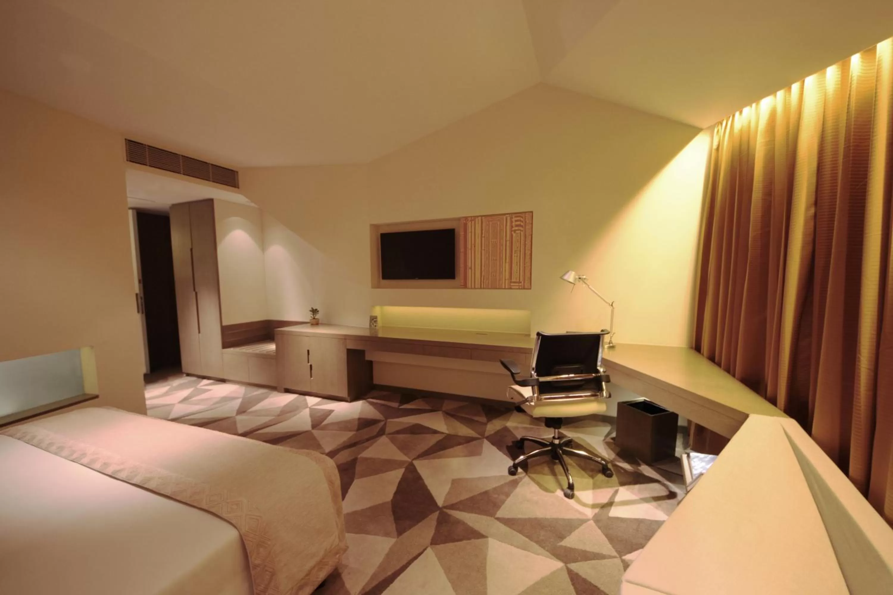 Bedroom, Bed in Vivanta New Delhi, Dwarka