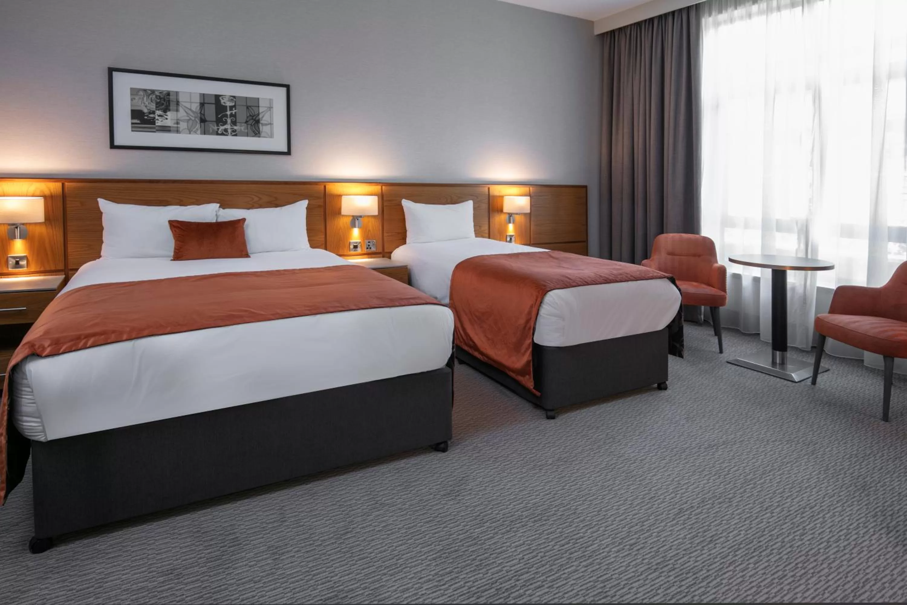 Bedroom, Bed in The Crown London, WorldHotels Distinctive