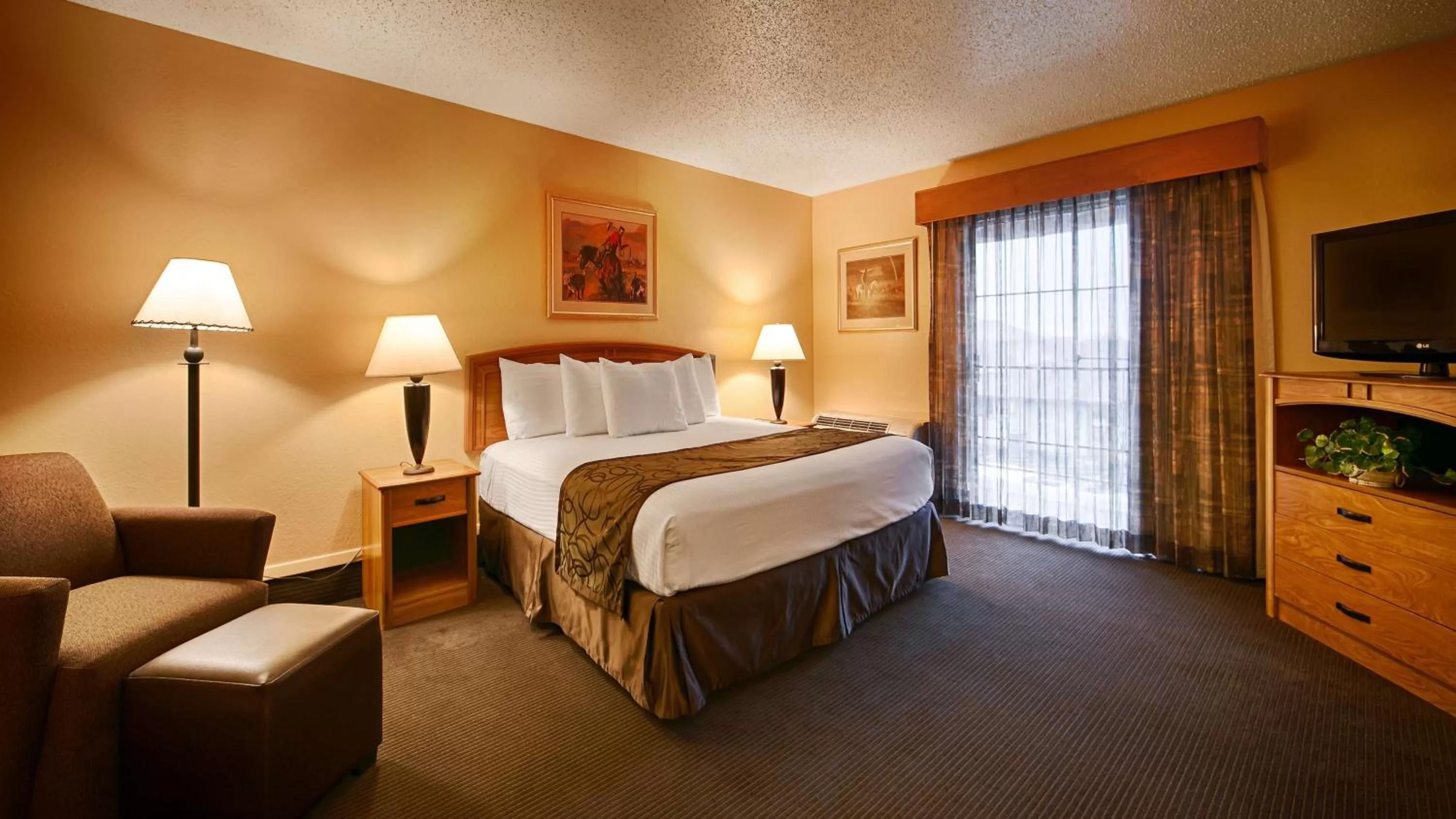 King Room - Poolside/Smoking  in Best Western Trail Dust Inn & Suites