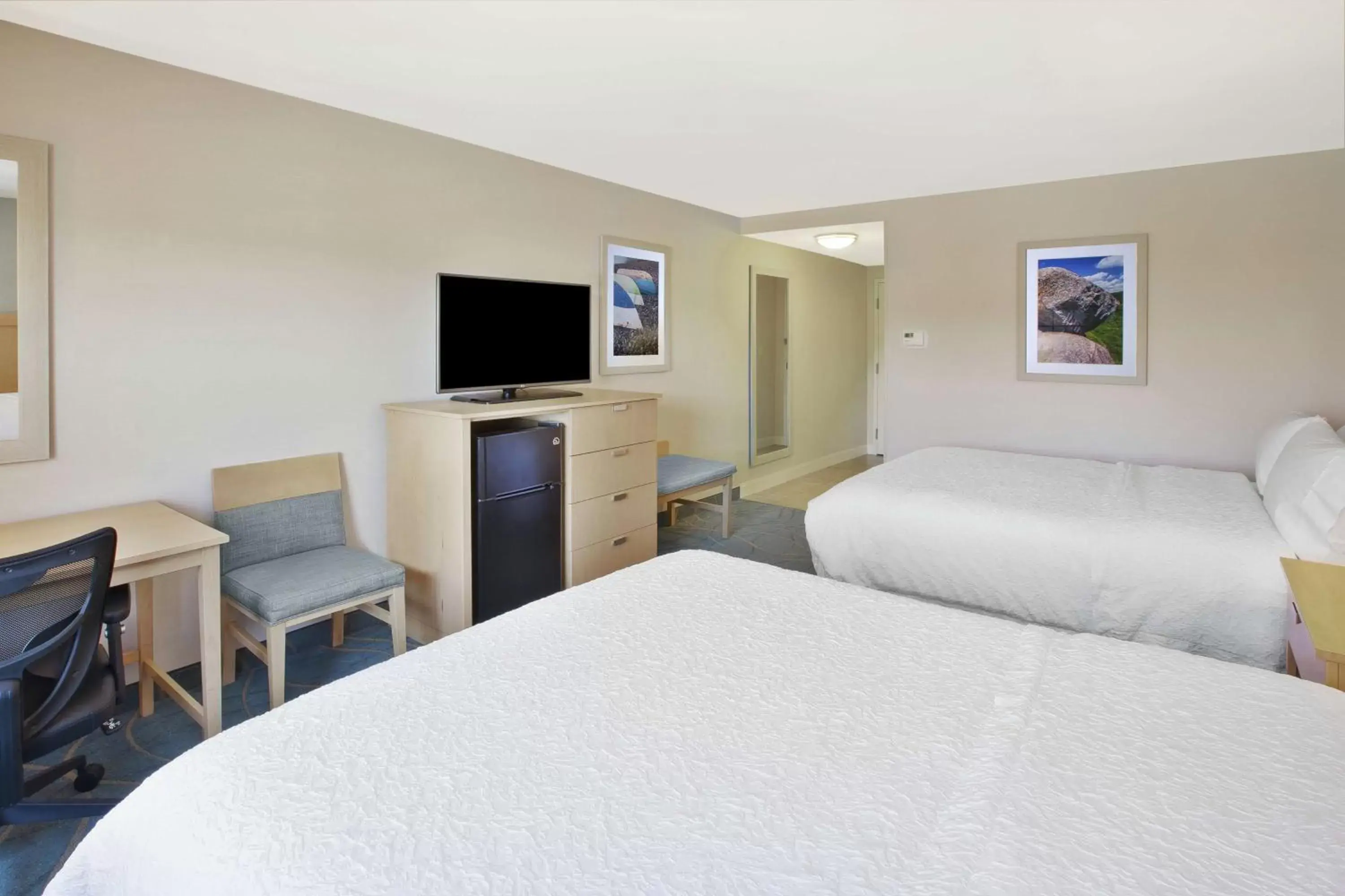 Queen Room with Two Queen Beds - Hearing Accessible/Non-Smoking in Hampton Inn Bar Harbor Queen Room with Two Queen Beds - Hearing Accessible/Non-Smoking in Hampton Inn Bar Harbor