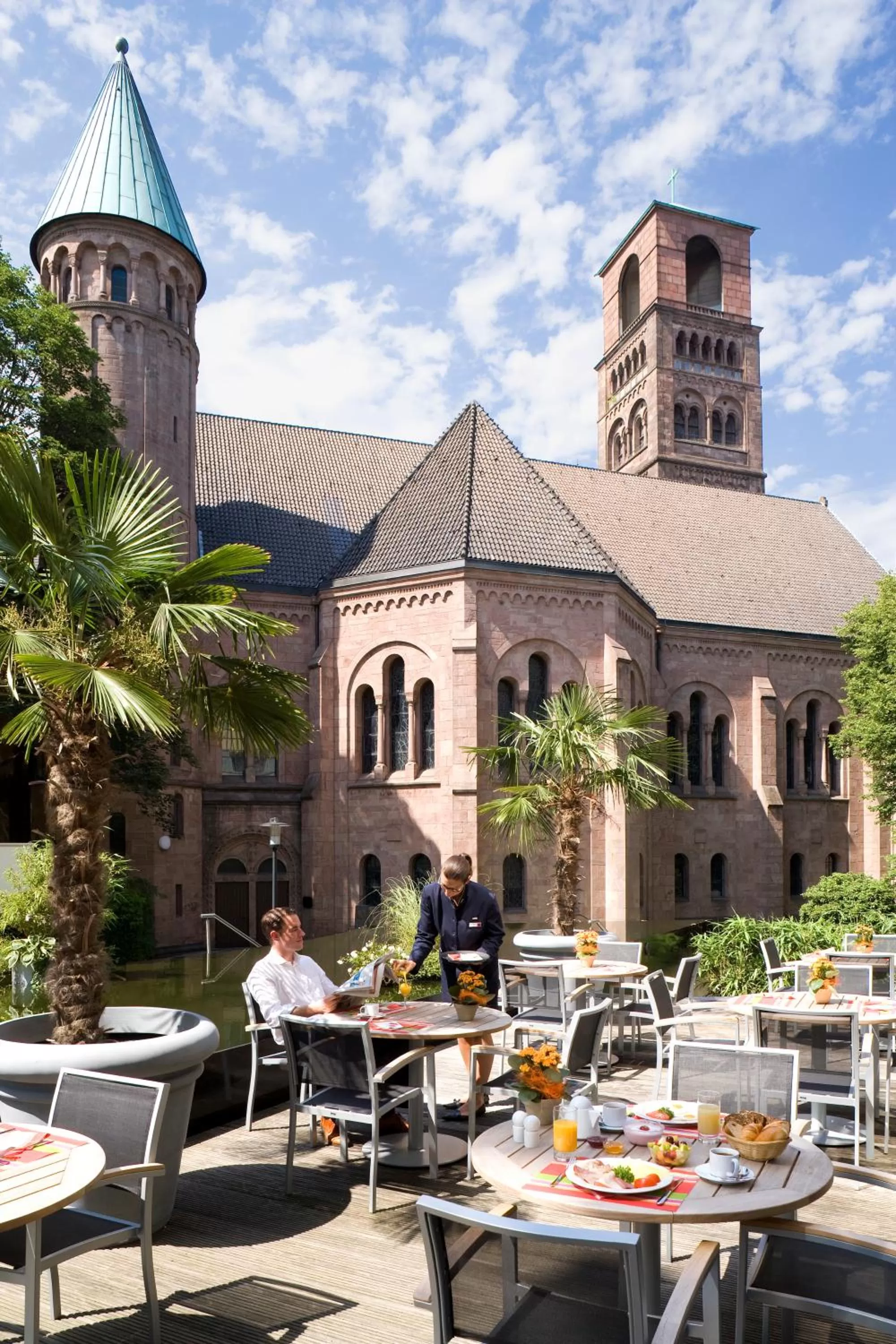 Restaurant/places to eat in Mercure Hotel Plaza Essen