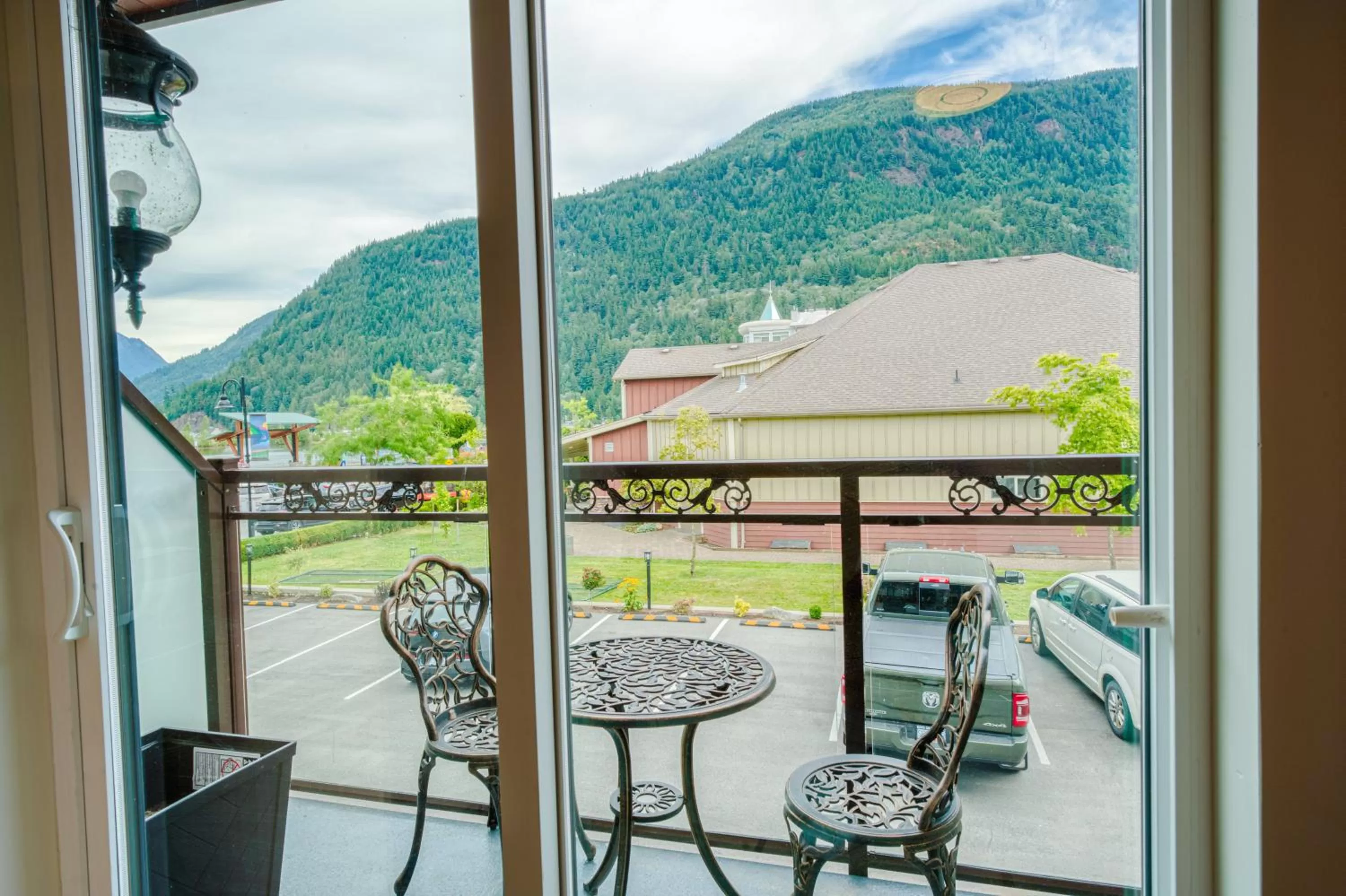 Day in Harrison Grand Motel