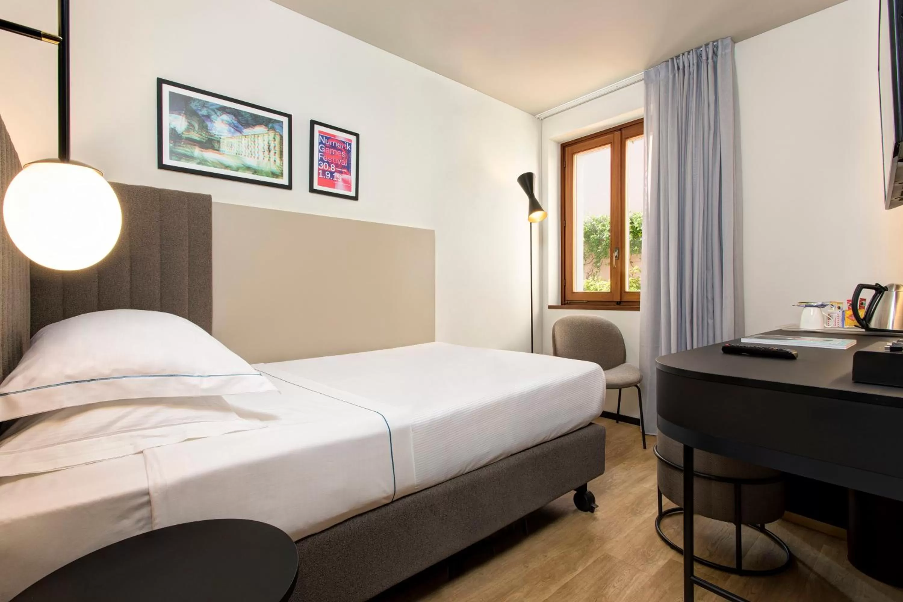 Bed in LUGANODANTE Boutique & Lifestyle Hotel
