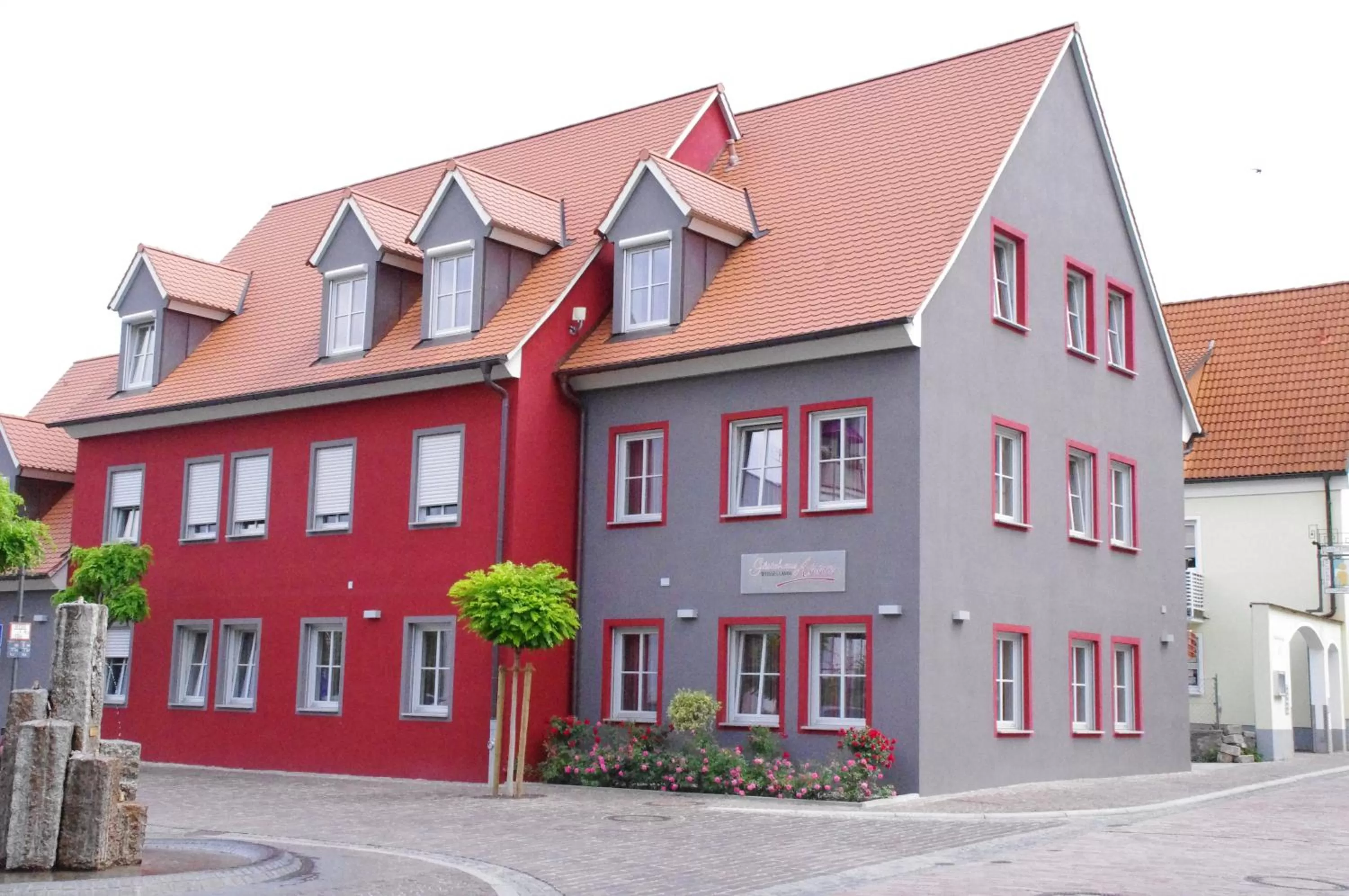 Property building in Hotel Weisses Lamm