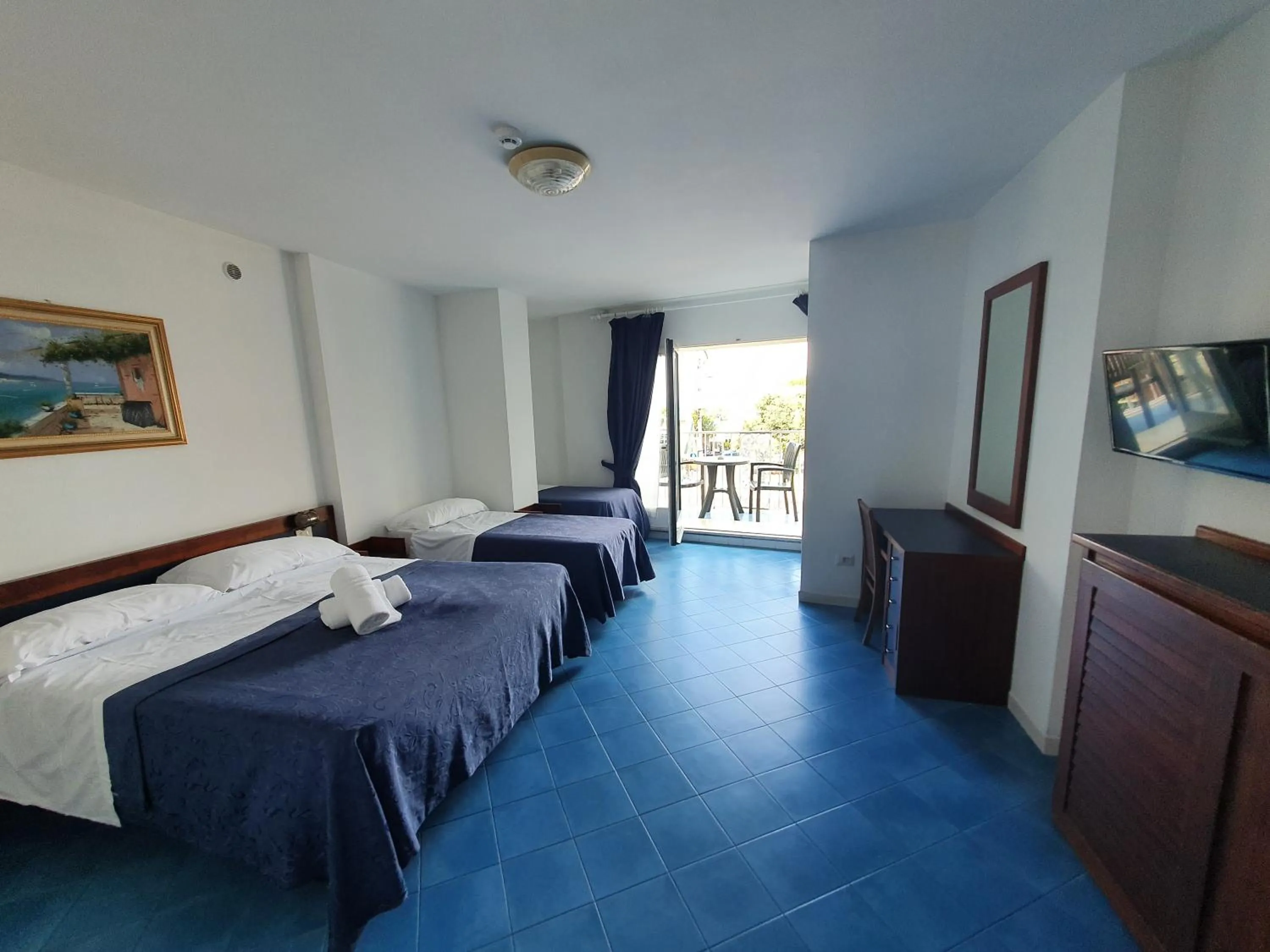 Family Room with Sea View in Hotel Il Faro