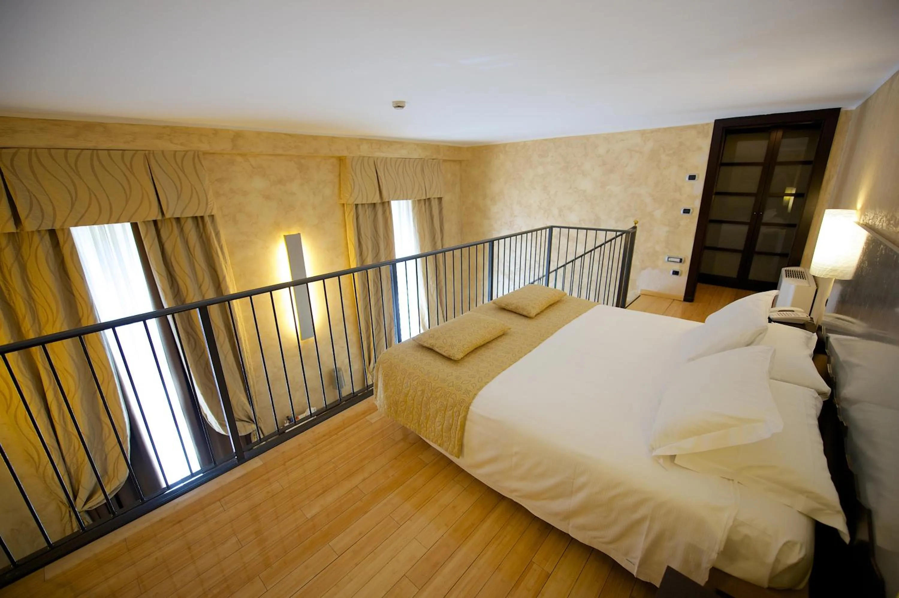 Bed in Best Western Crystal Palace Hotel