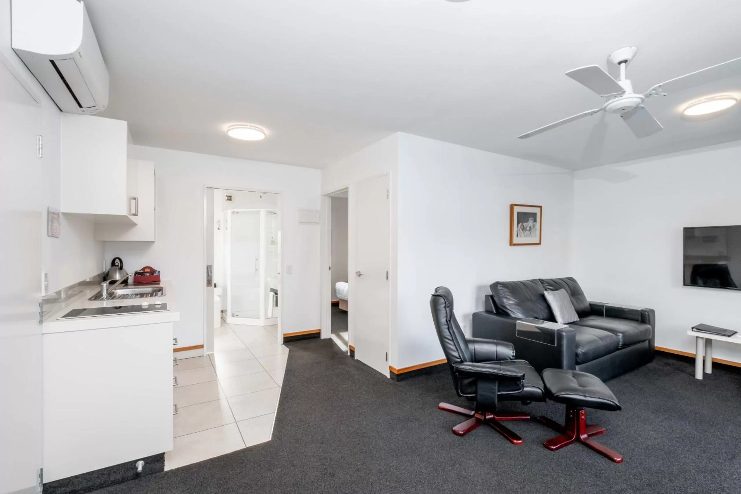 Living room in Palms Motel