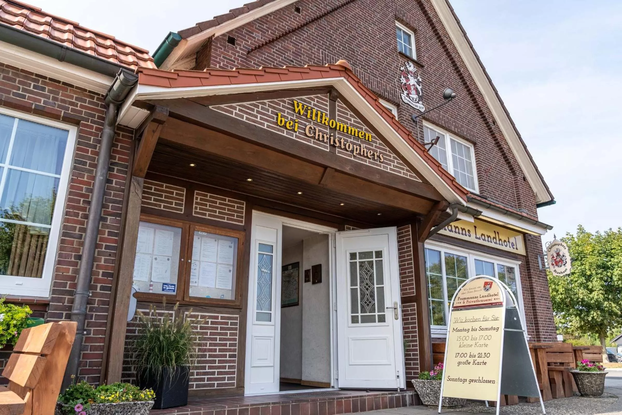 Facade/entrance in Frommanns Landhotel