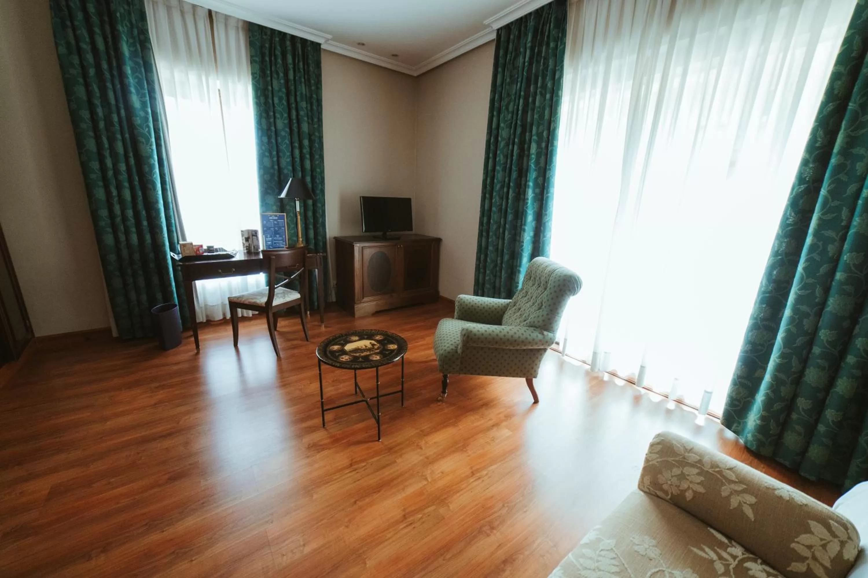 Photo of the whole room in Barceló León Conde Luna