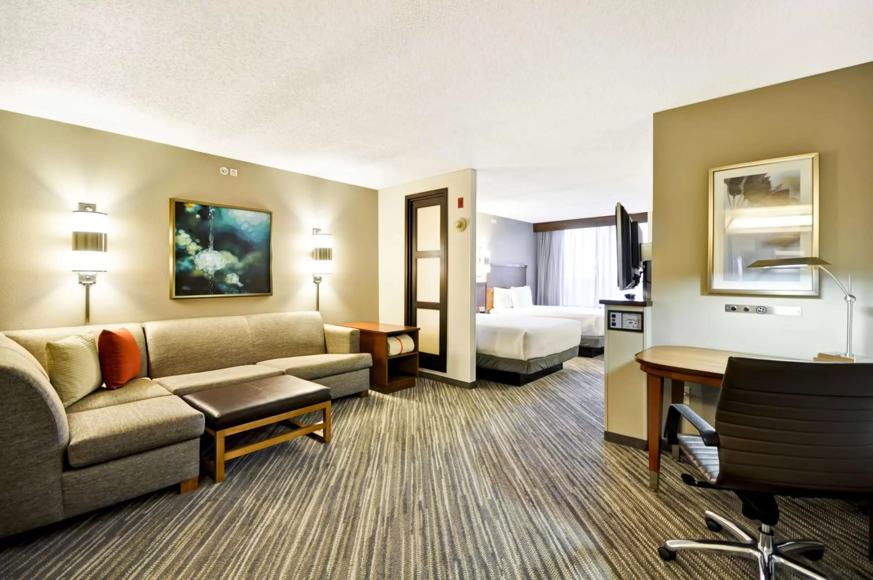 Photo of the whole room, Bed in Hyatt Place Albuquerque Uptown