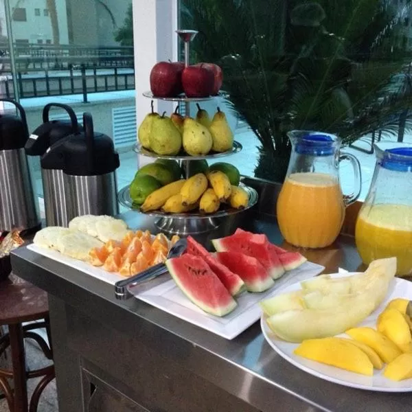 Restaurant/places to eat in Upper Hotel