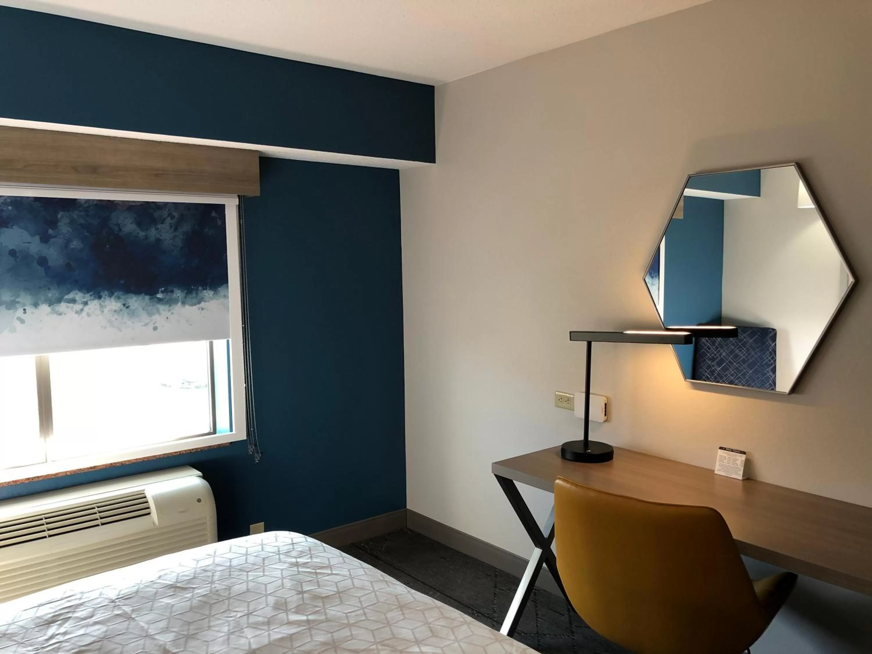 Photo of the whole room, Bed in Holiday Inn Express & Suites Donegal by IHG