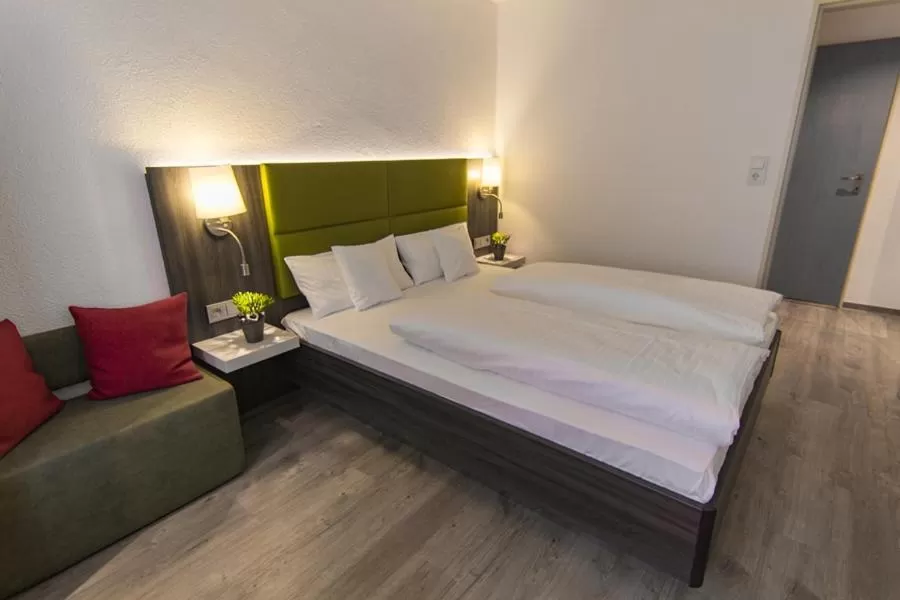 Photo of the whole room, Bed in Insel-Hotel-Lindau