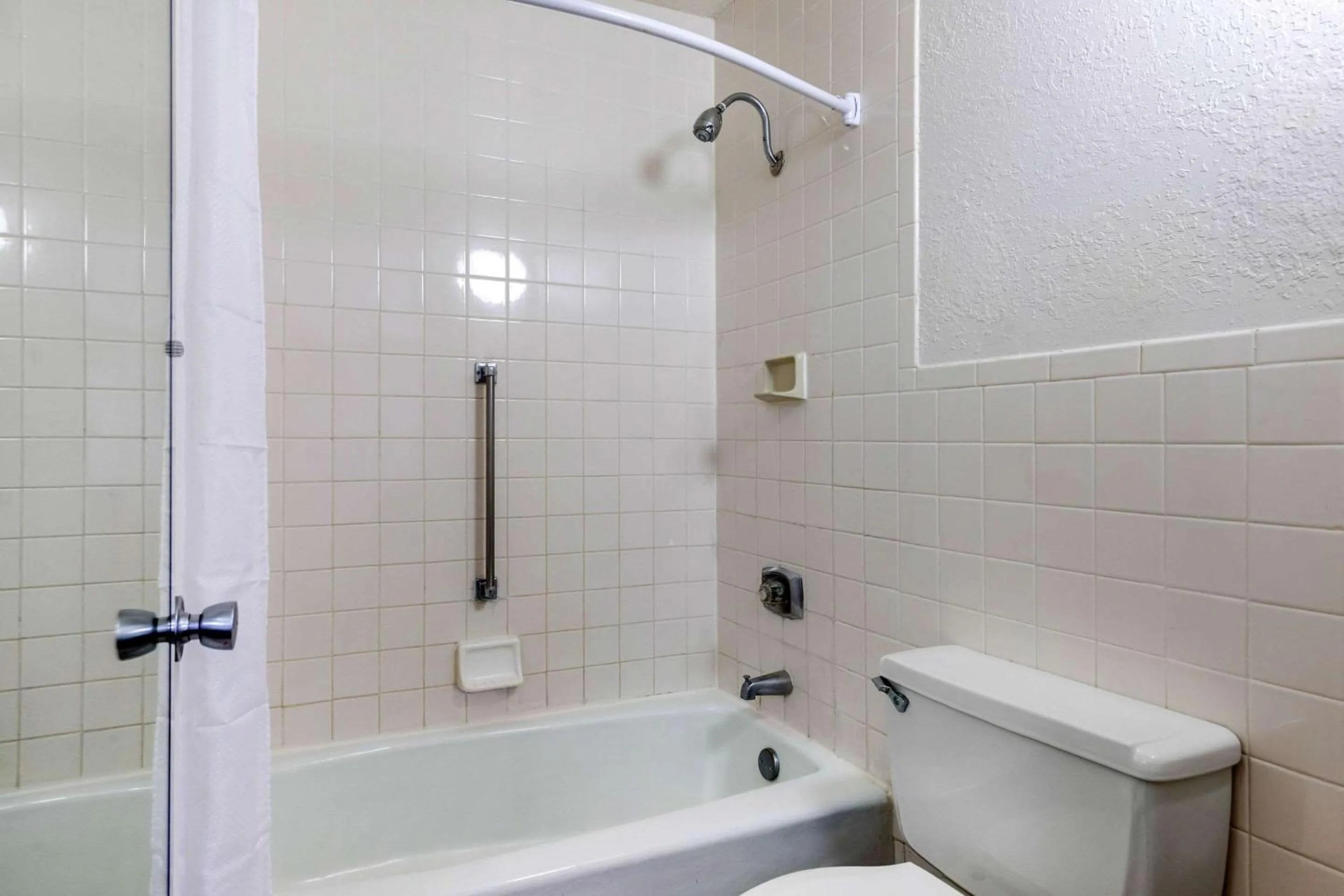 Bedroom in Econo Lodge Airport - RJ Stadium