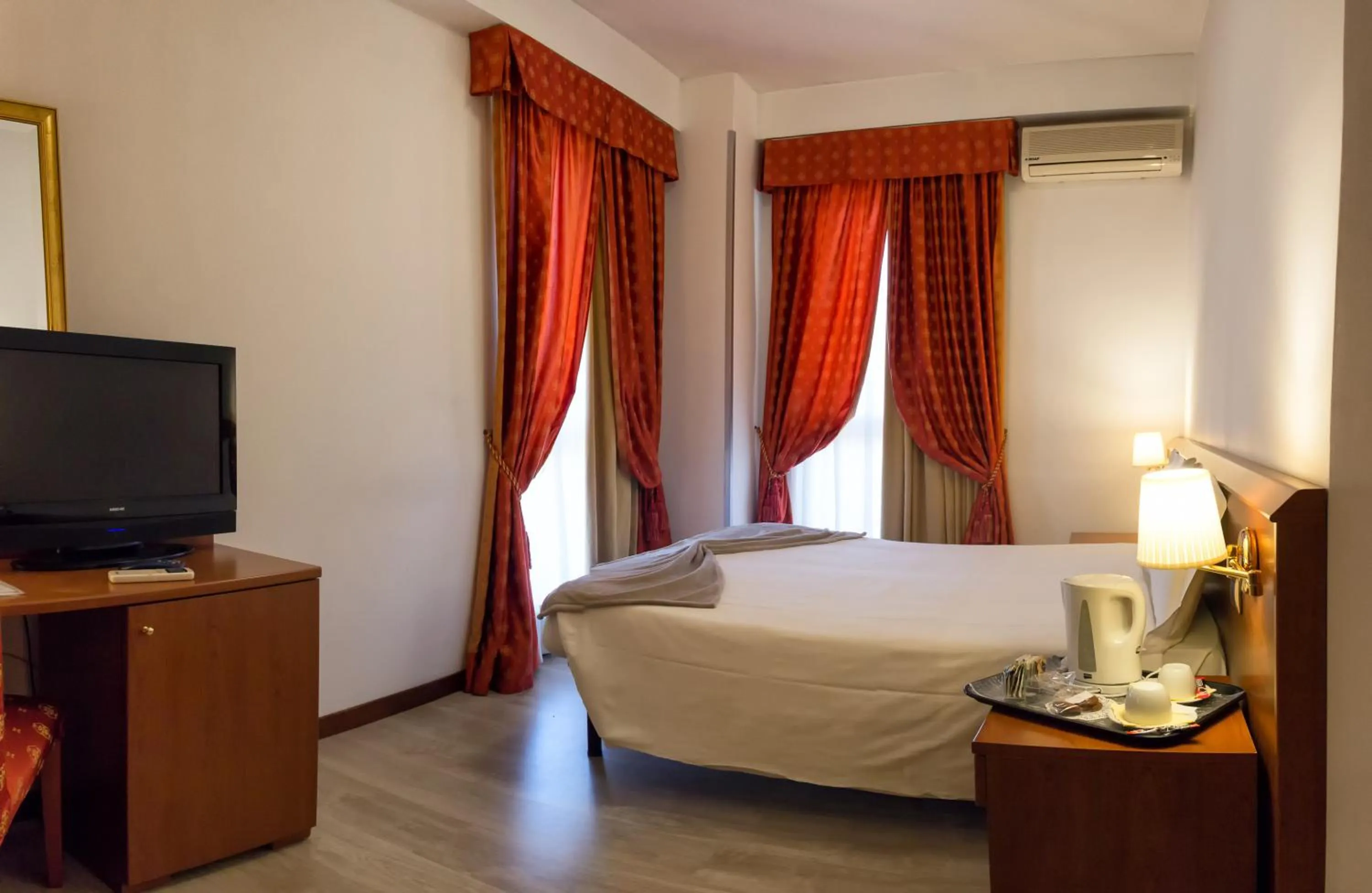 Bedroom in Excel Hotel Roma Ciampino
