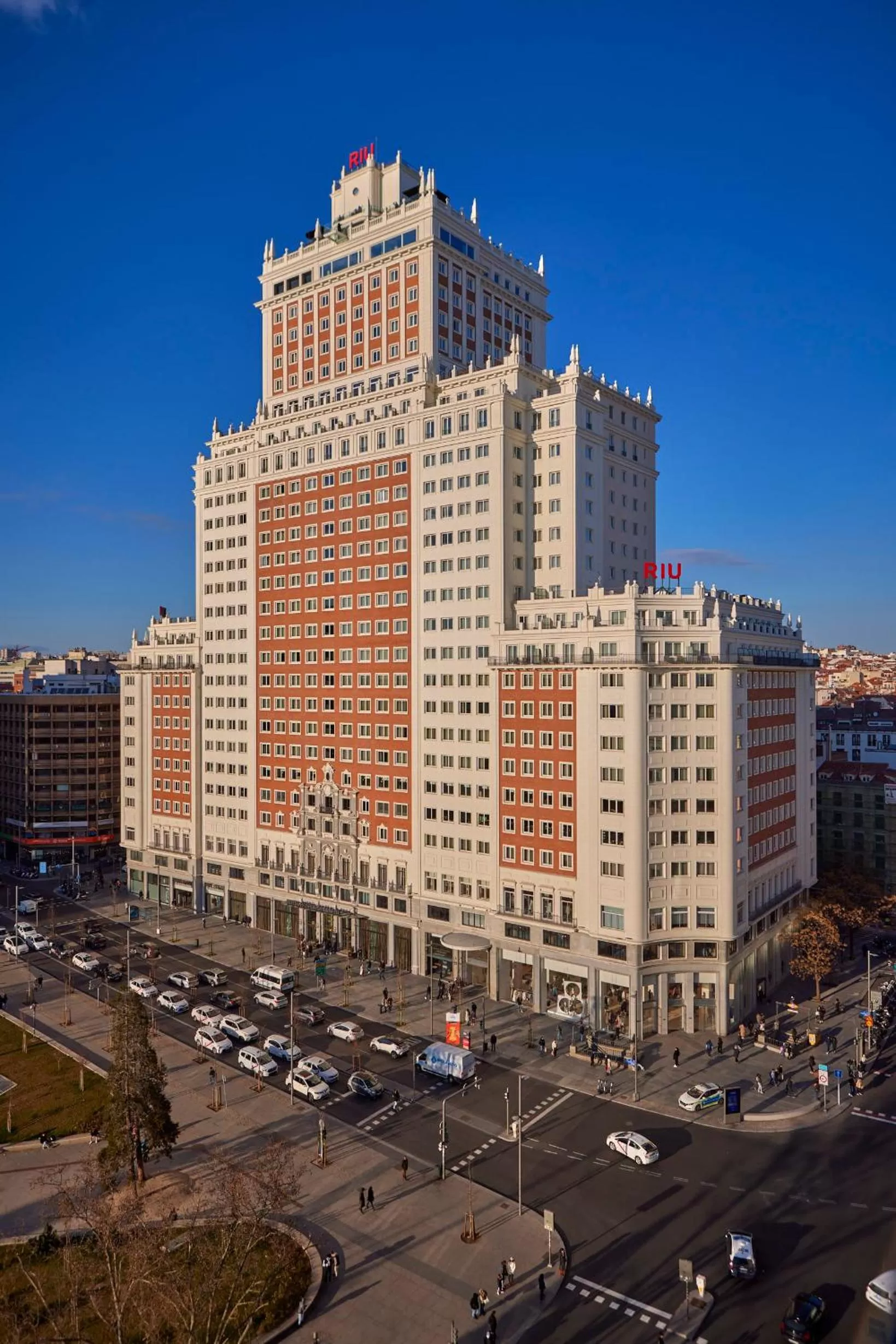 Property building in Riu Plaza España