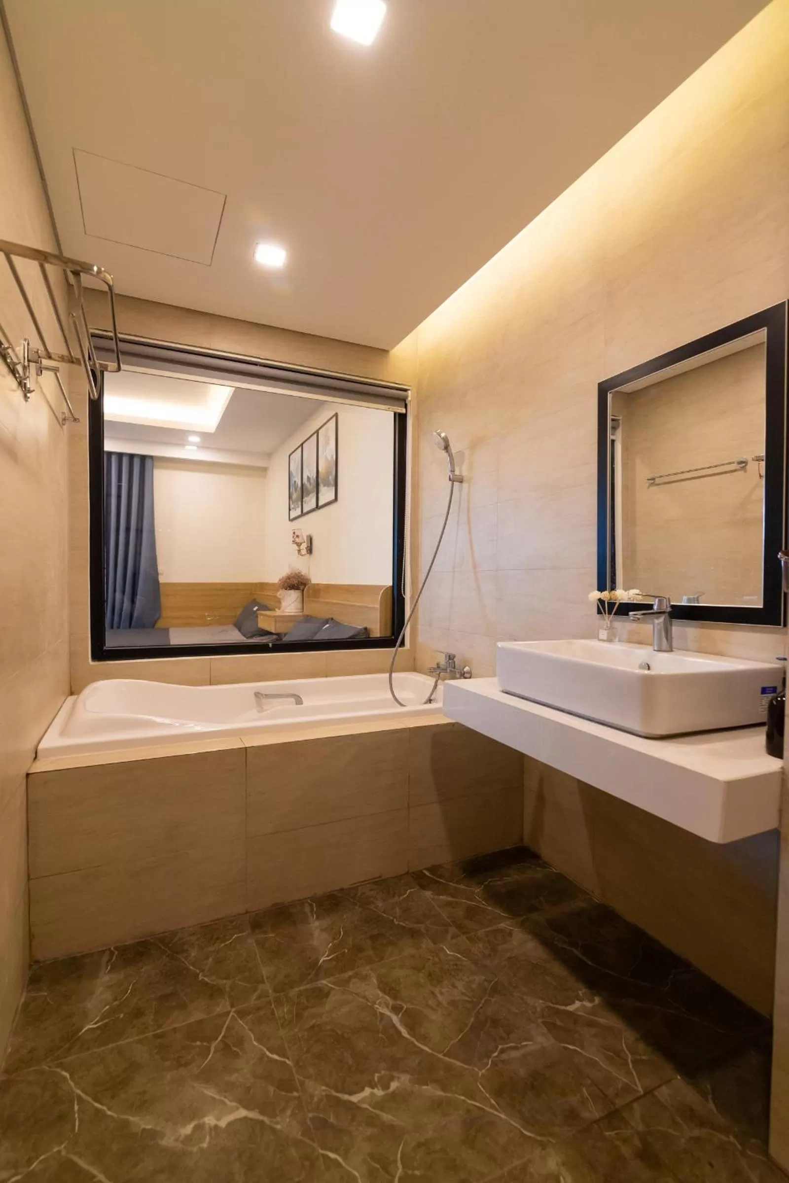 Shower, Bathroom in FLC Sea Tower Quy Nhơn - Homostay
