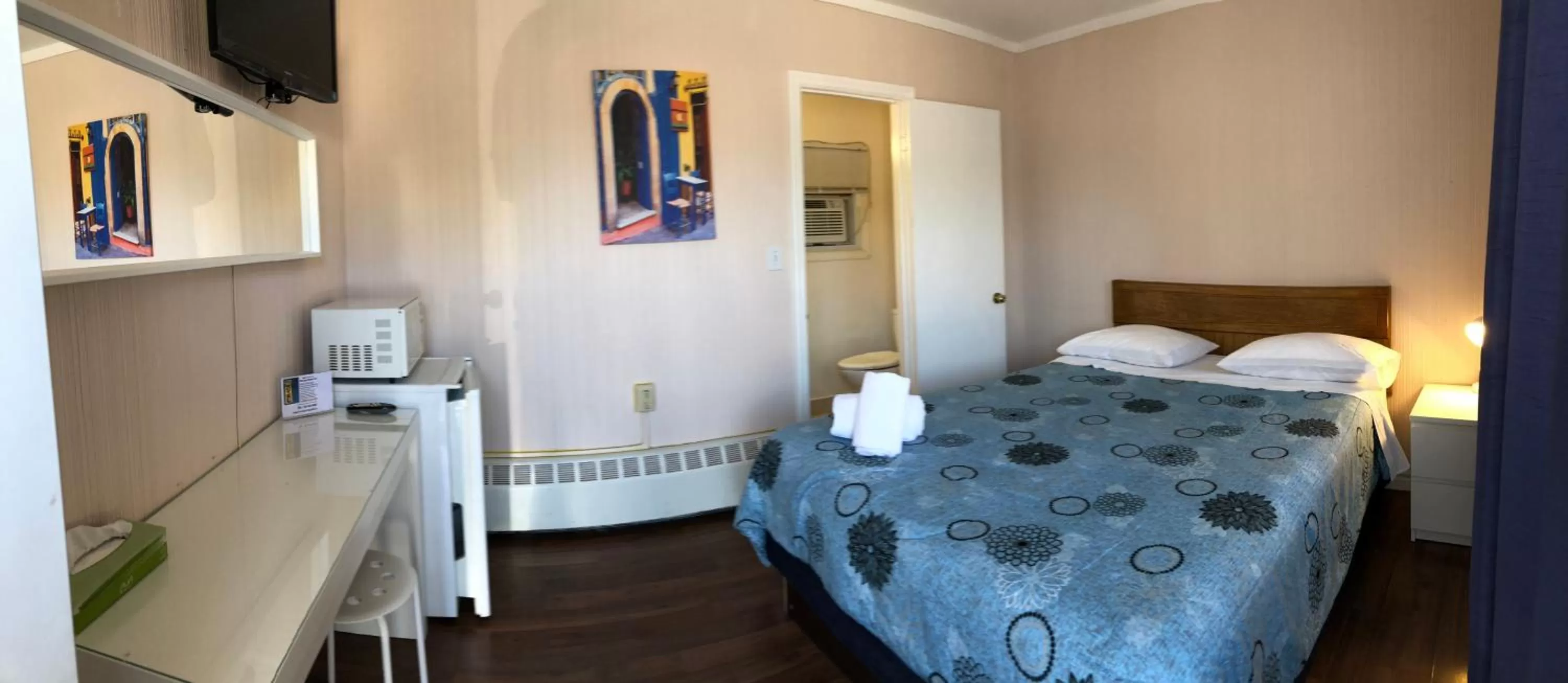 Bed in Wasaga Motel Inn