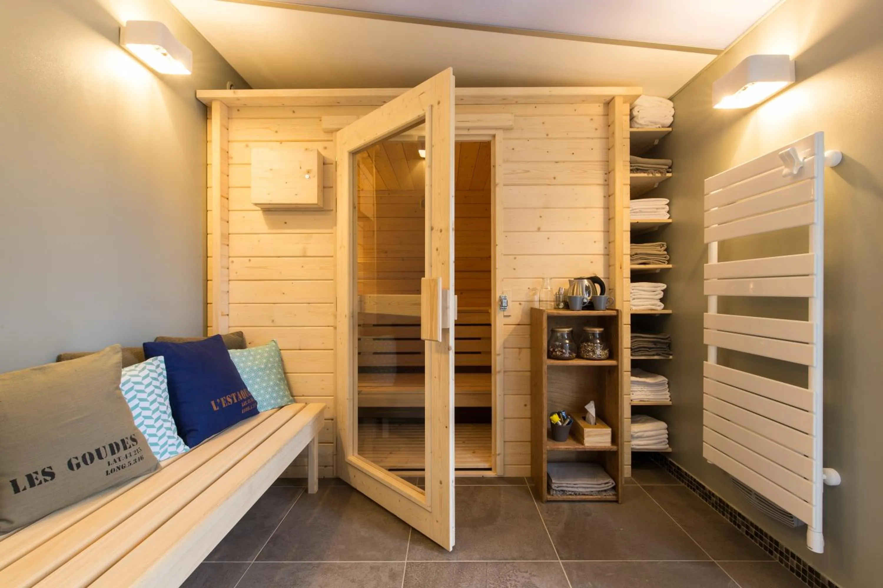 Sauna, Bed in Hôtel 96