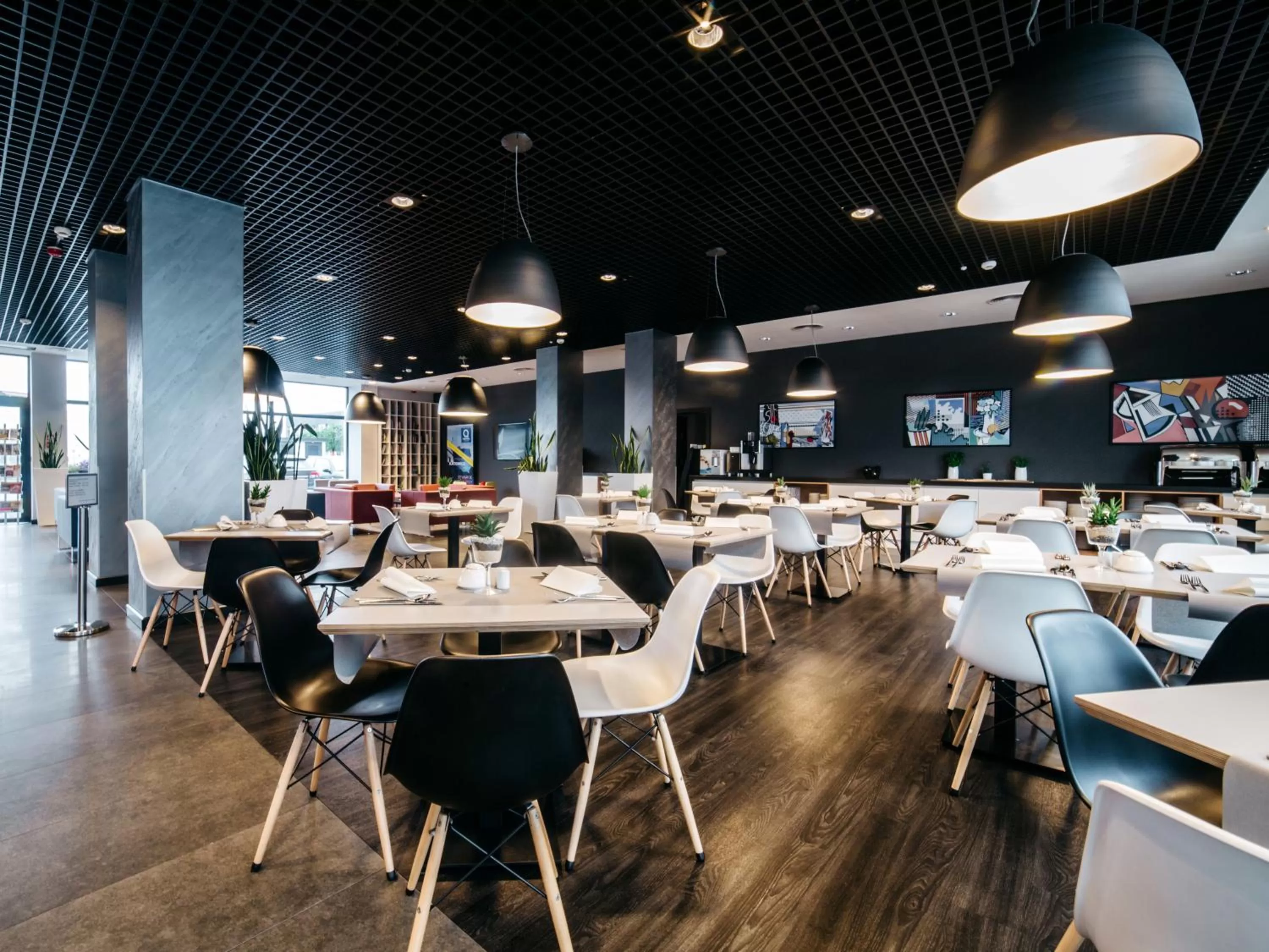 Restaurant/places to eat in Q Hotel Kraków