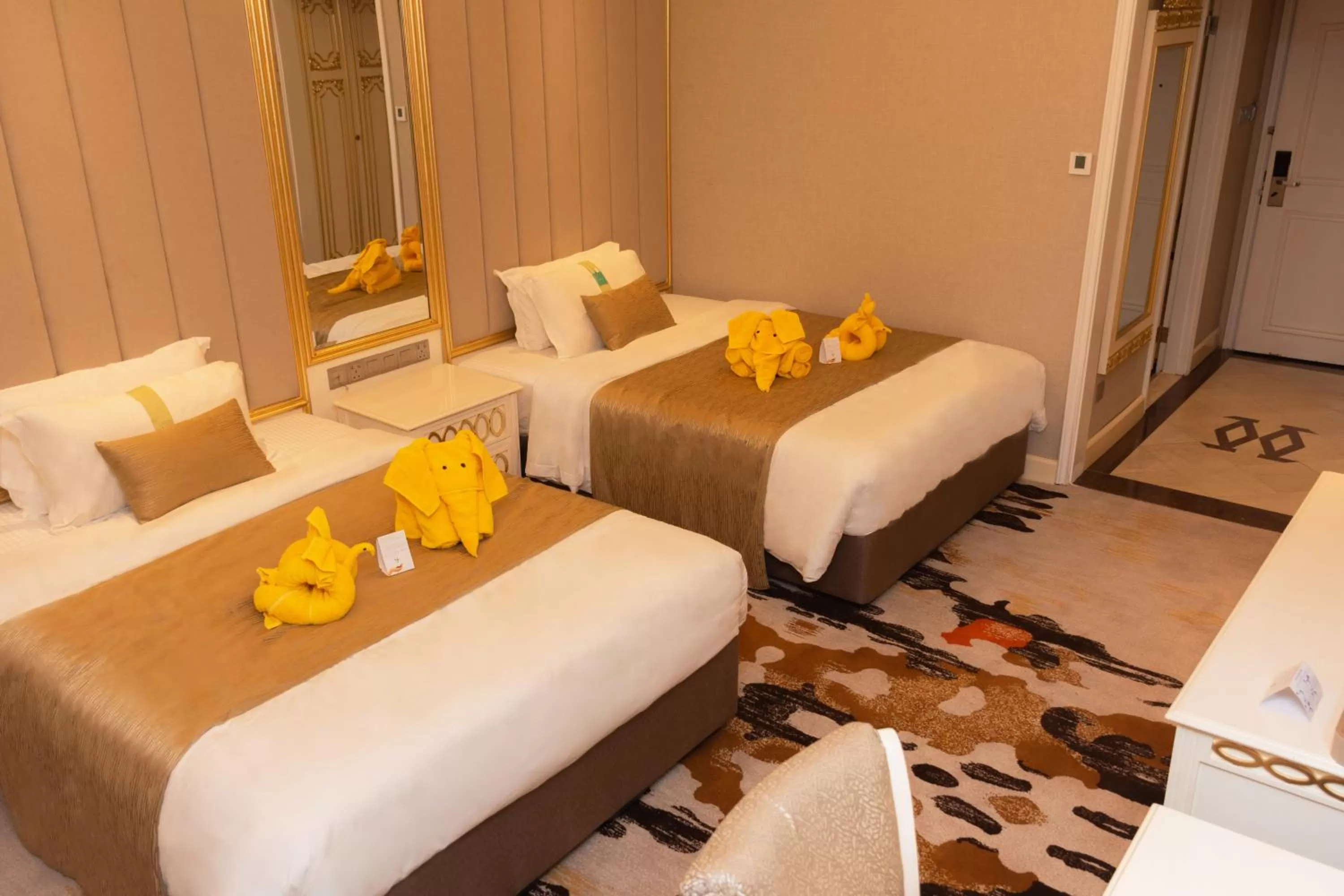 Bed in Puteri Wing - Riverside Majestic Hotel