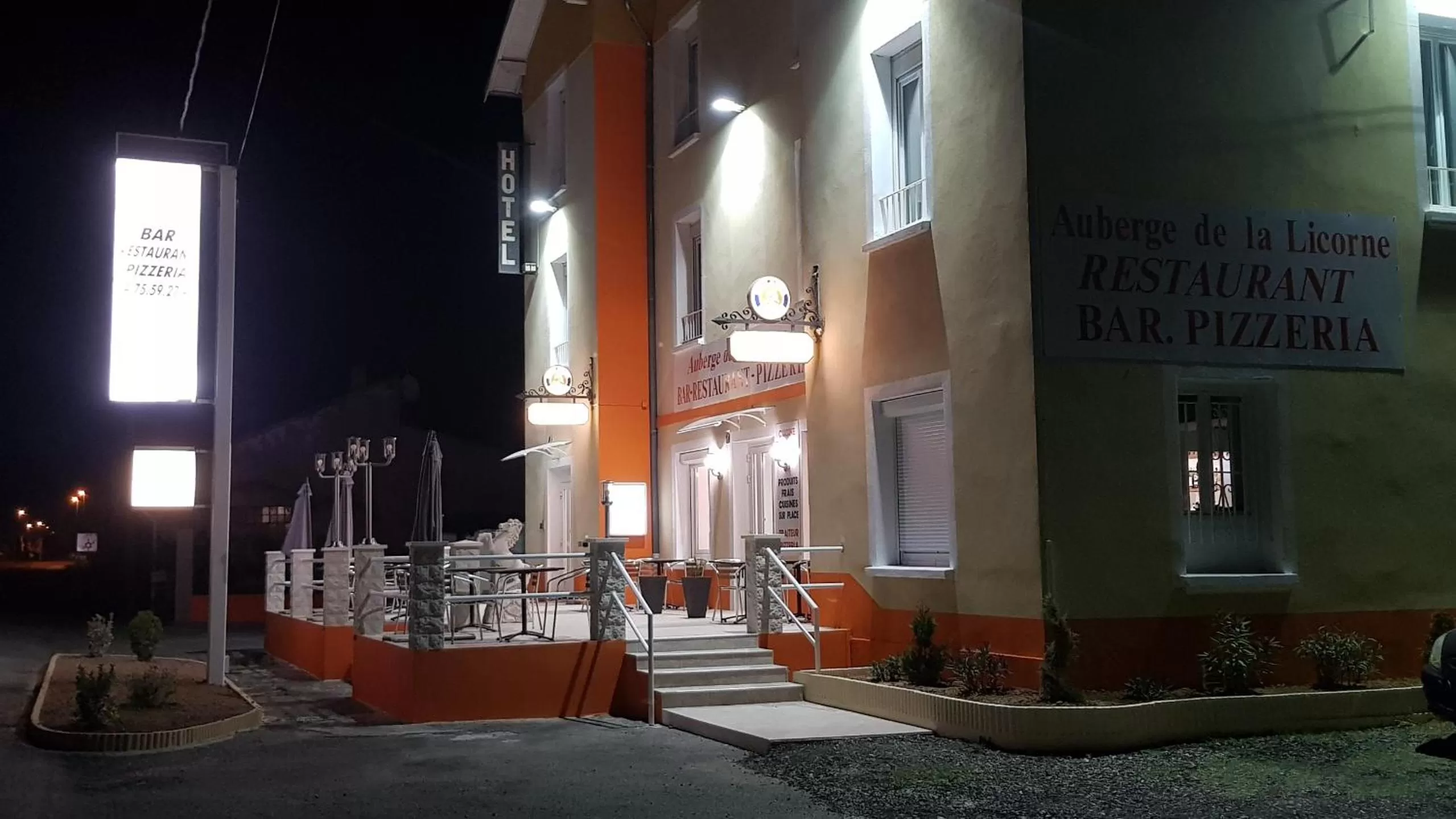 Property Building in AUBERGE DE LA LICORNE eu