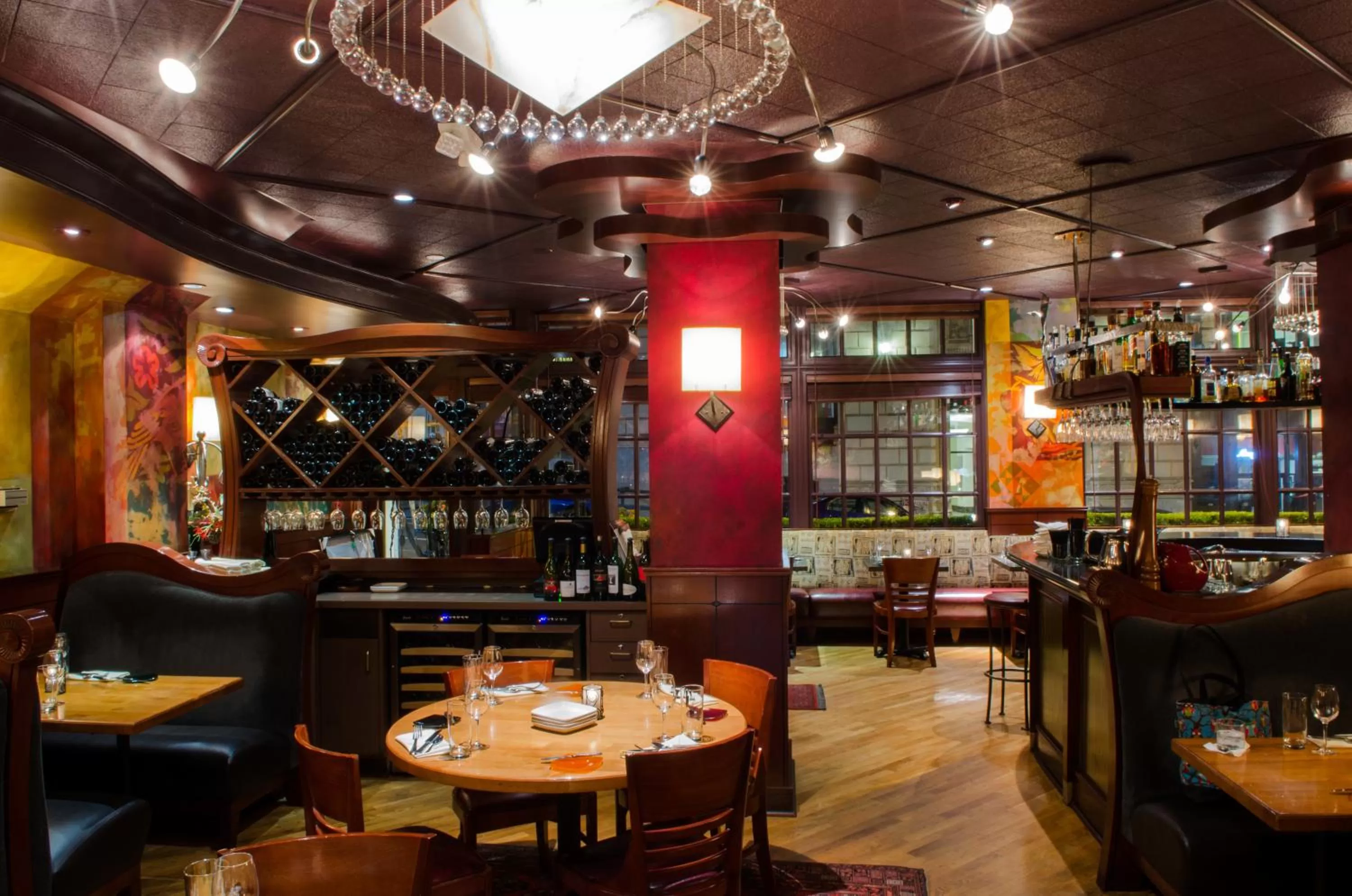 Restaurant/places to eat in Mayflower Park Hotel