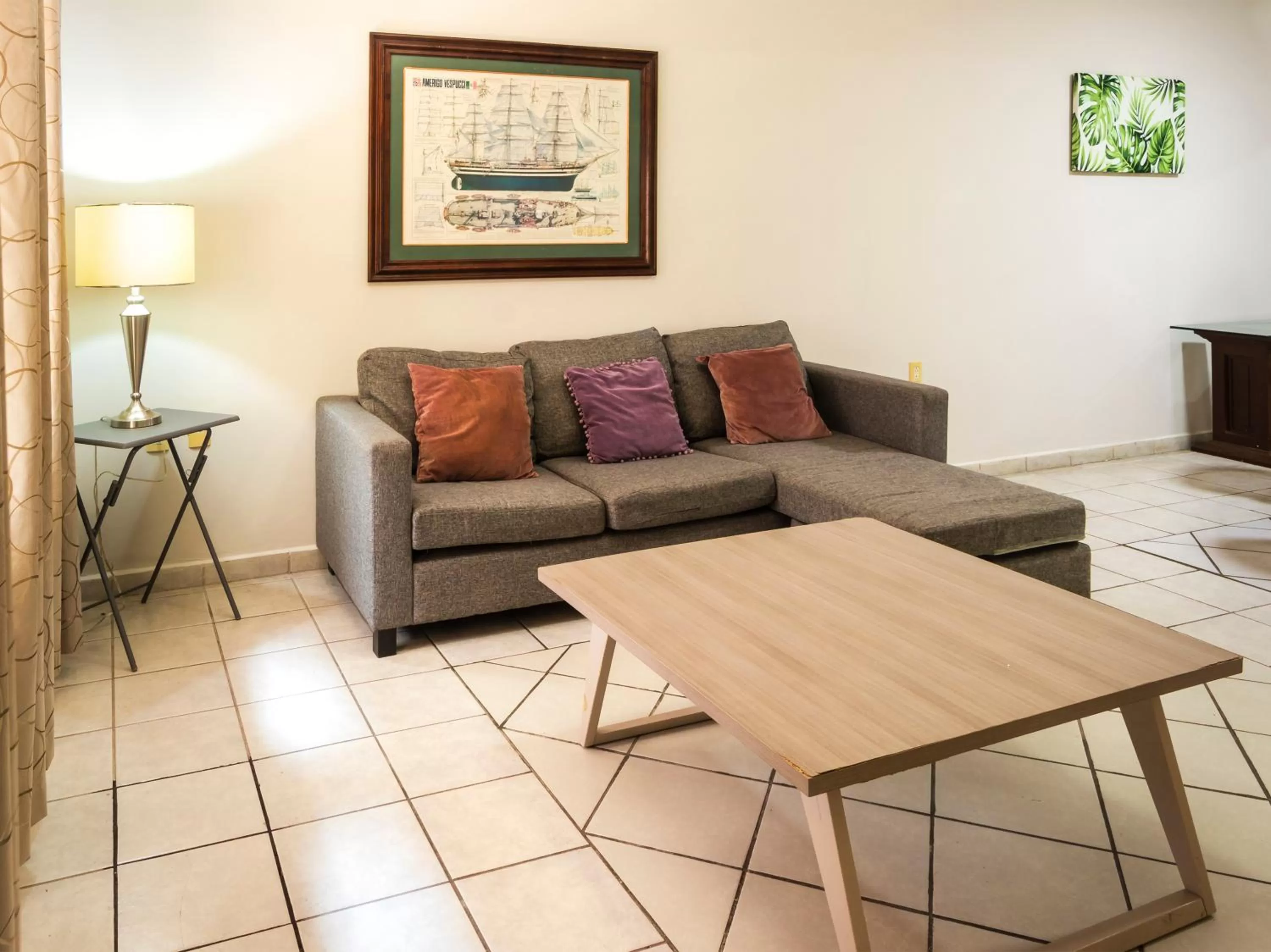 Seating area in Boca Inn Hotel & Suites