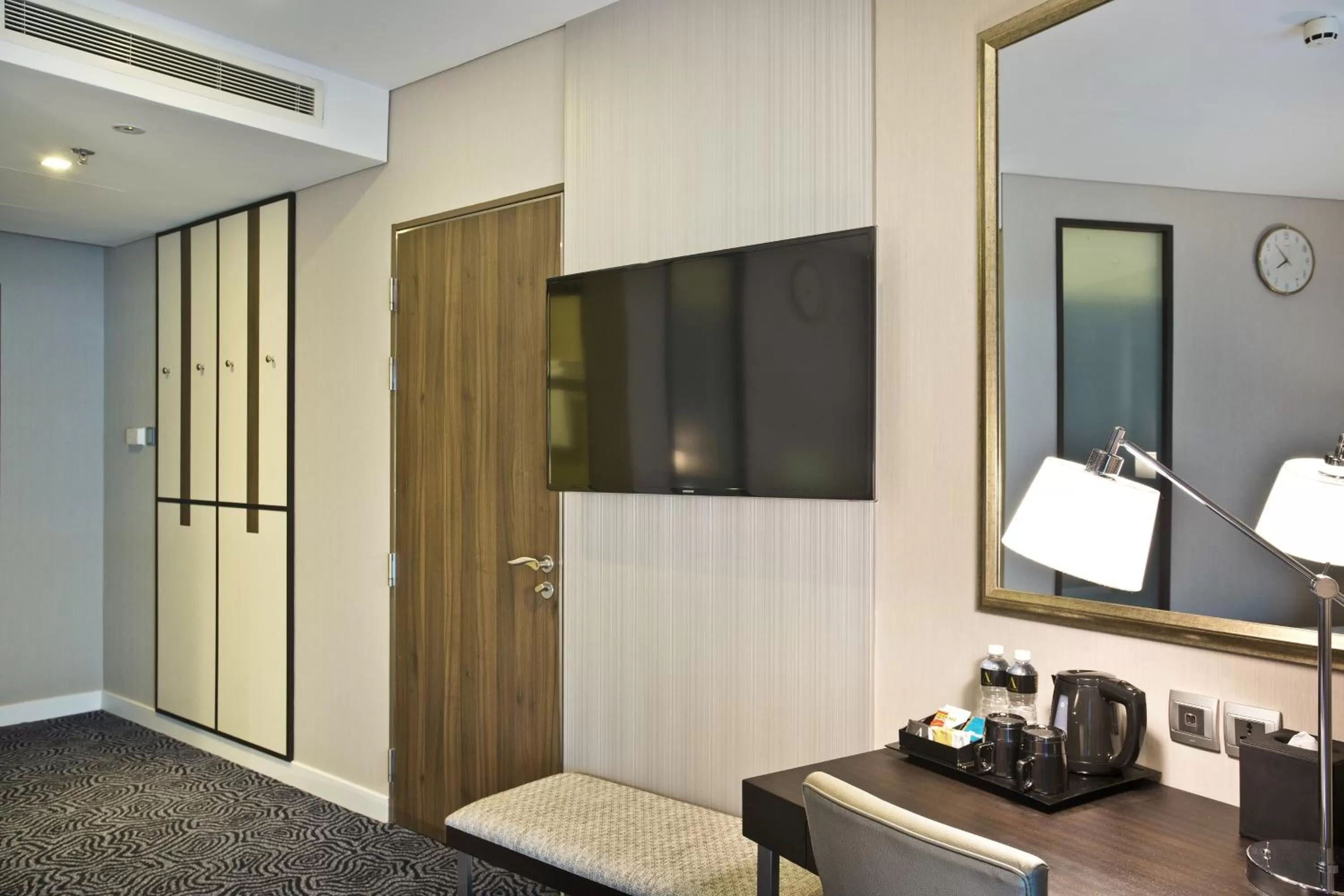 Coffee/tea facilities in Ambassador Transit Hotel - Terminal 3