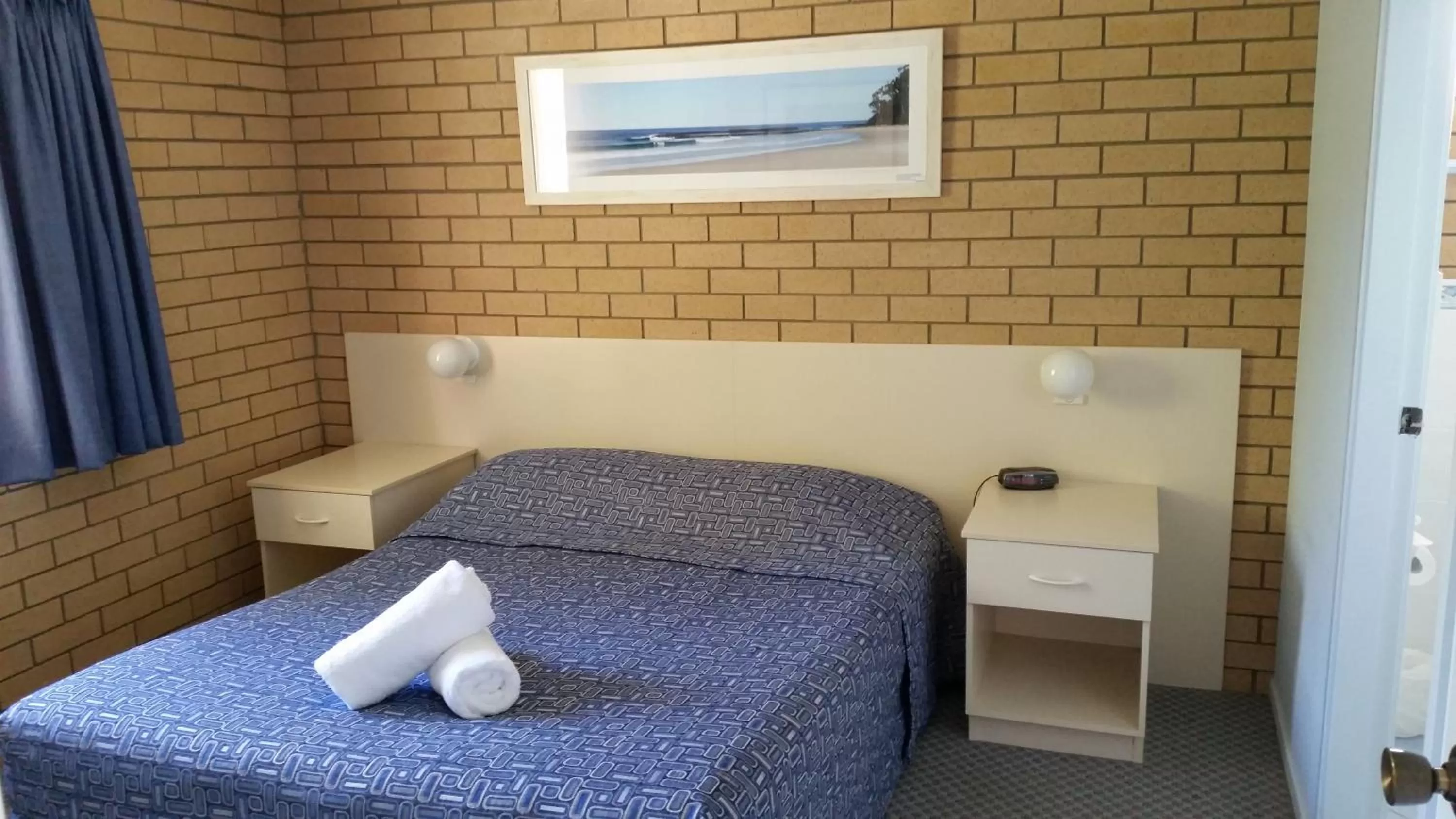 One-Bedroom Apartment - Ground Floor in Dolphins Motel