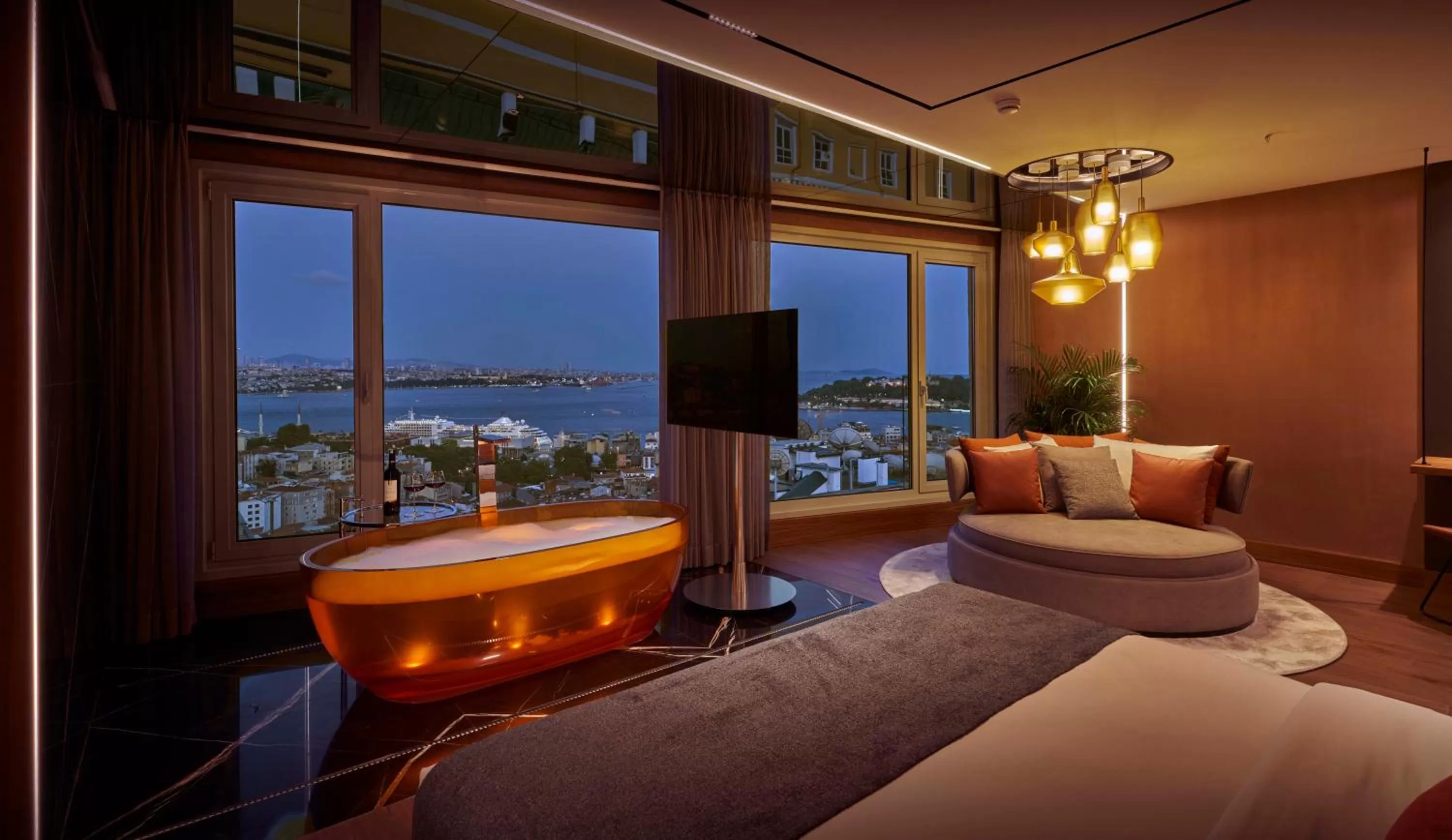 Sea view, Bed in Richmond Istanbul