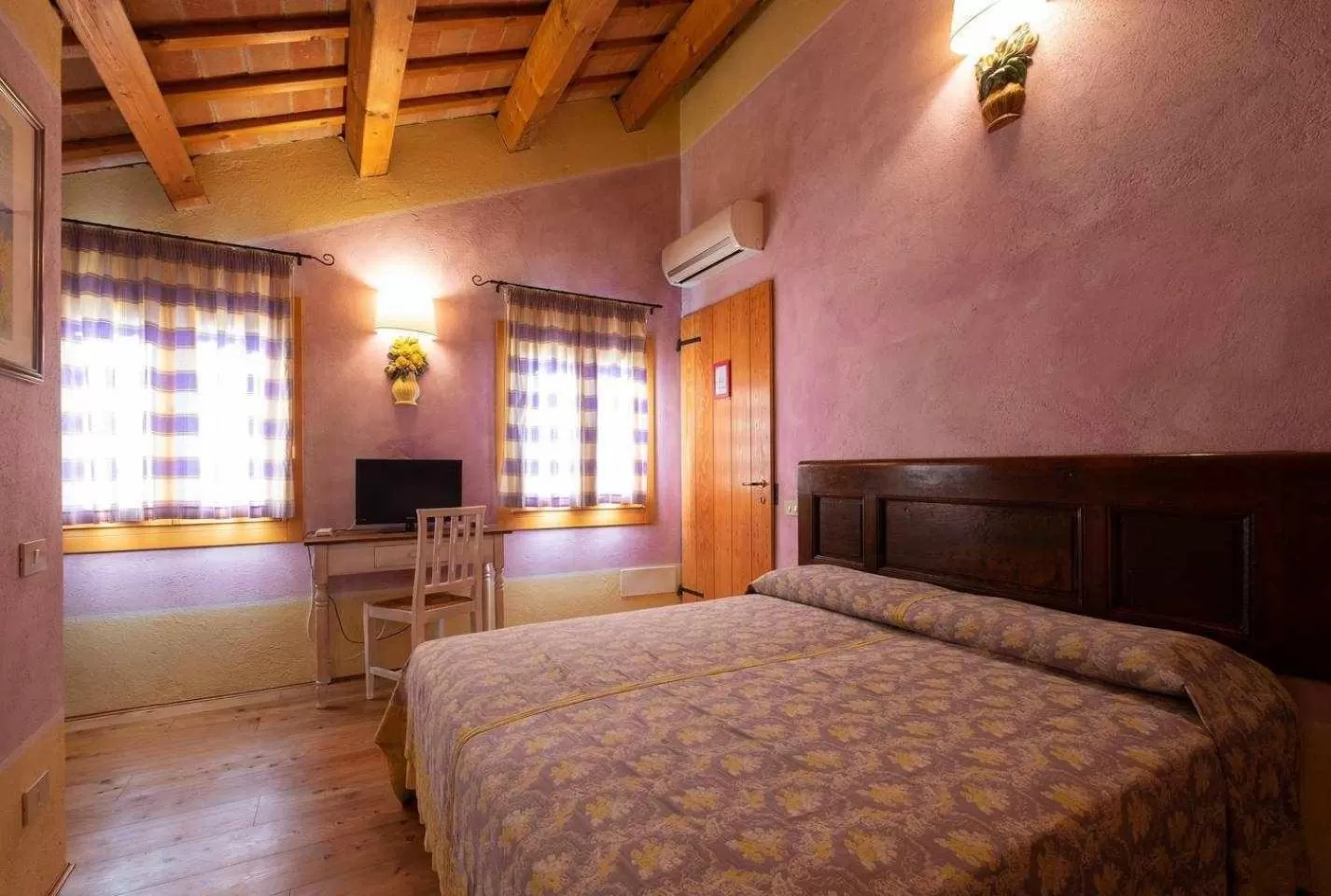 Bed in Rosalimone BeB