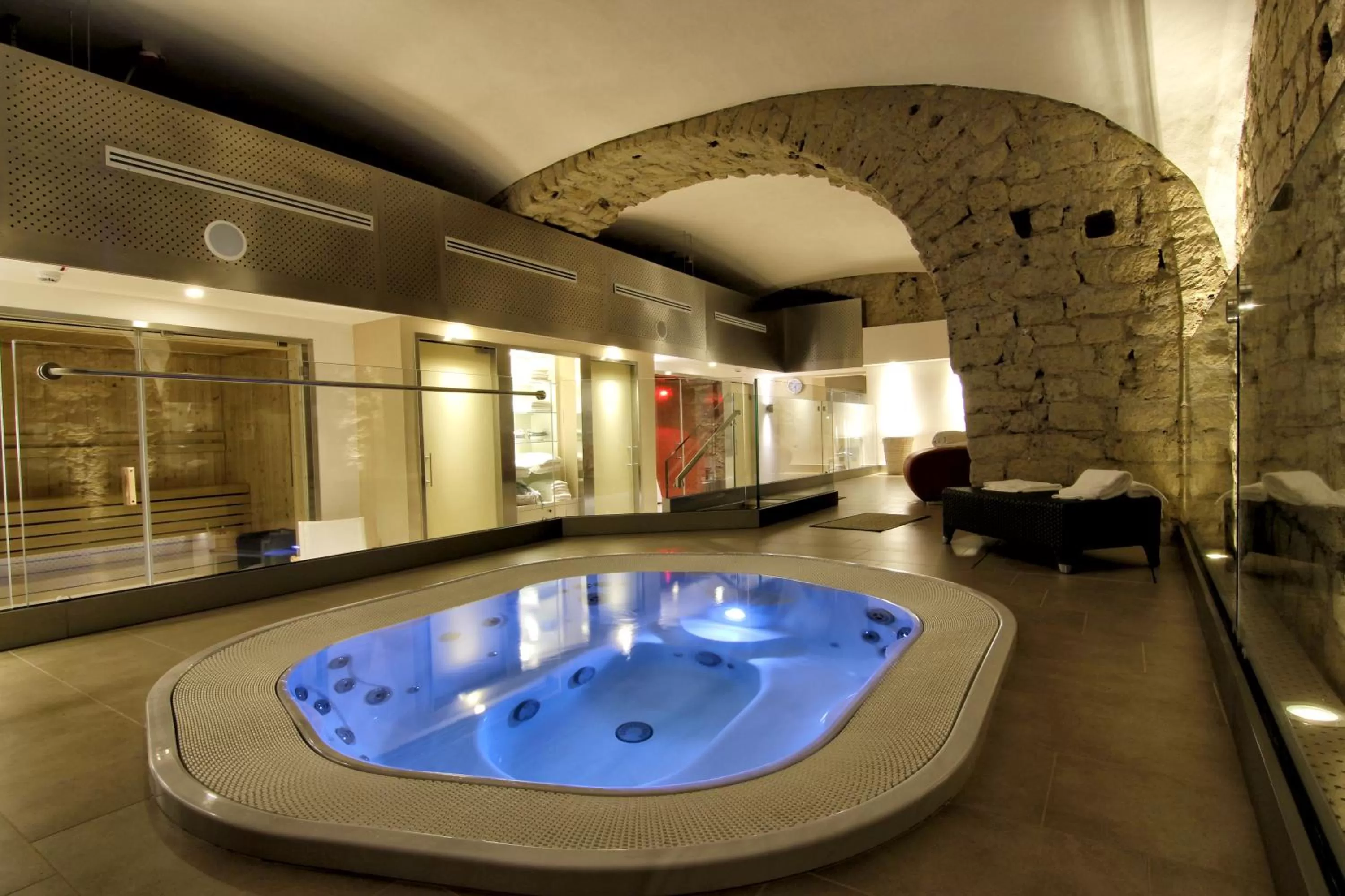 Hot Tub in Palazzo Caracciolo Naples