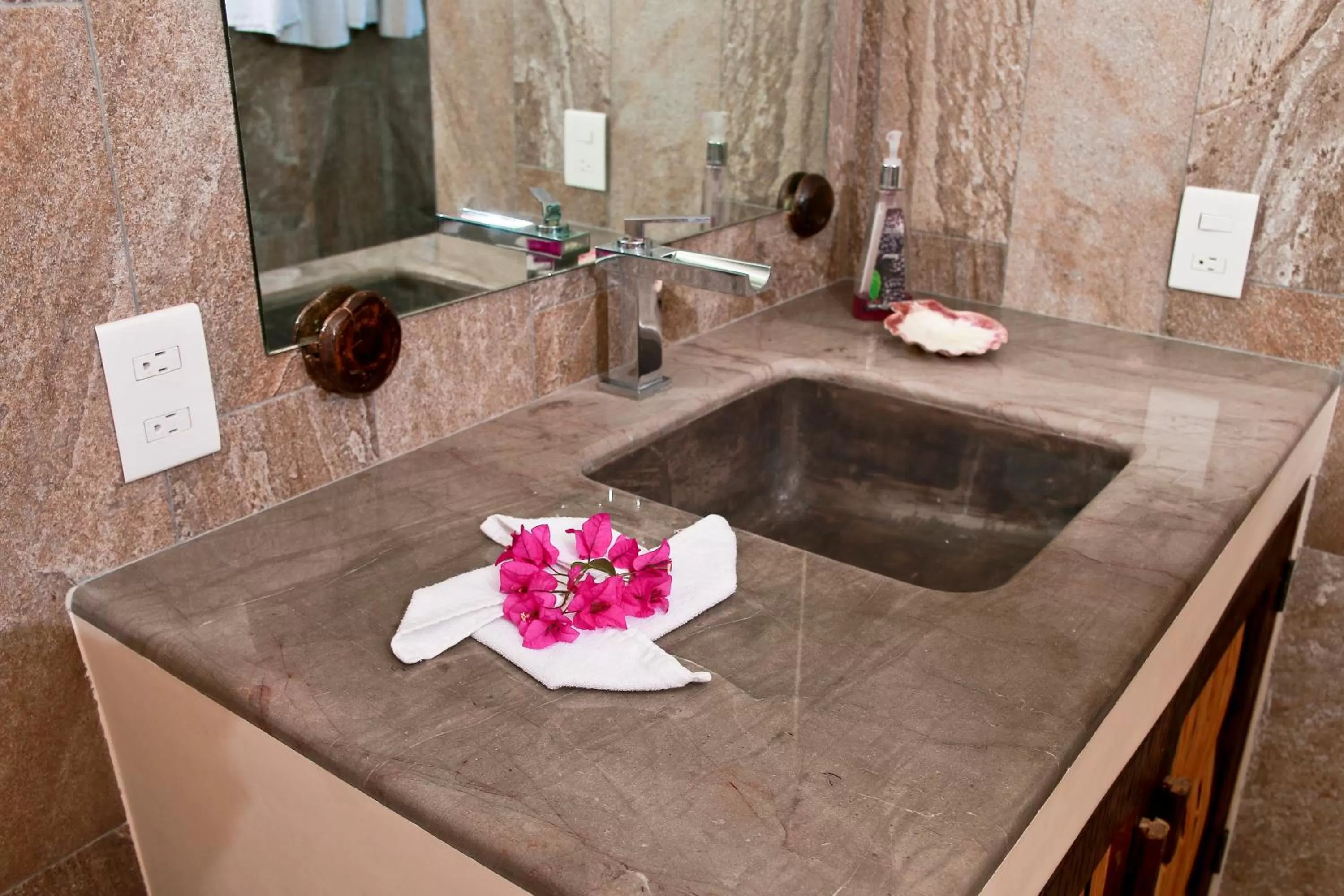 Bathroom in Ceiba Studios