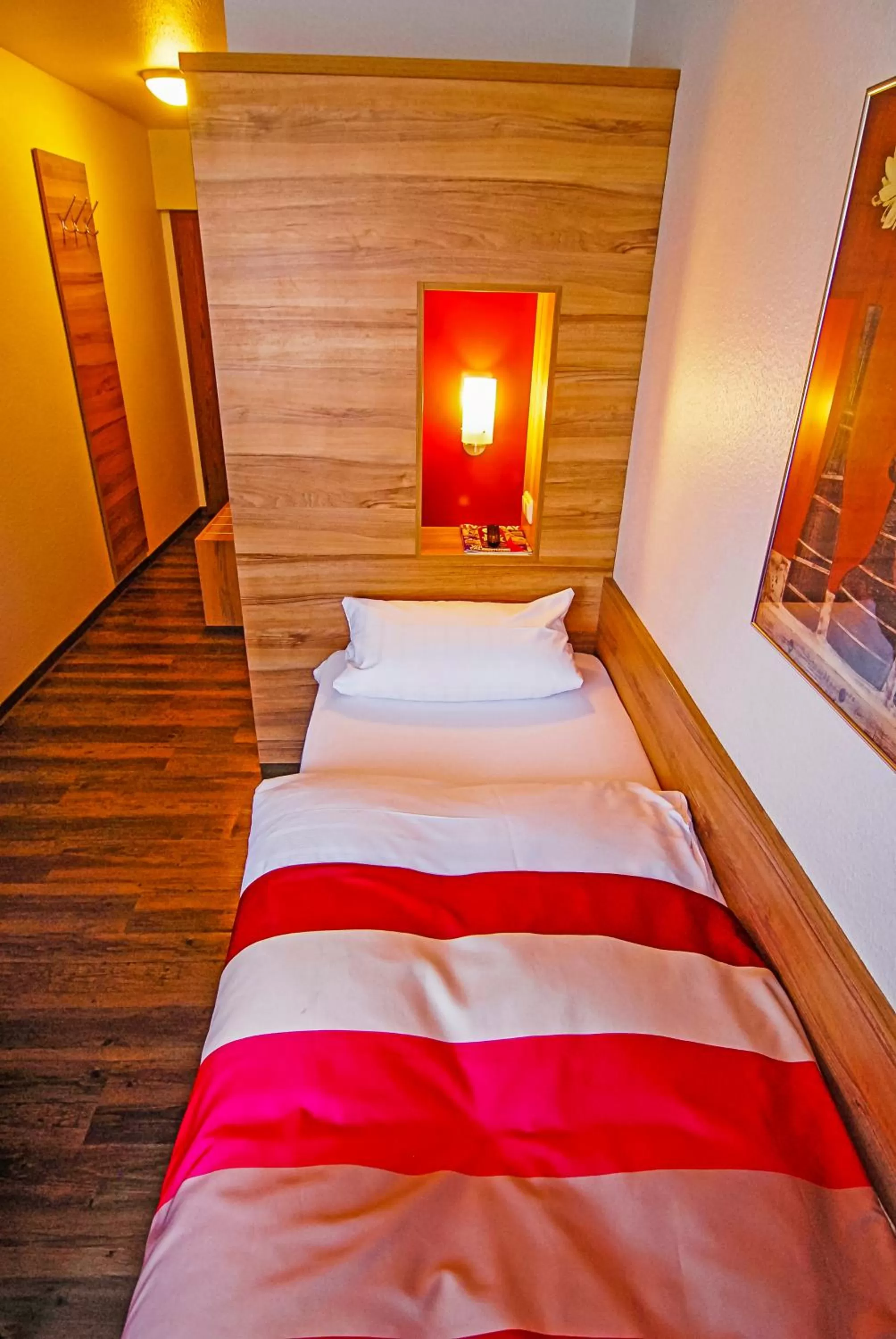 Photo of the whole room, Bed in Adolphs Hotel