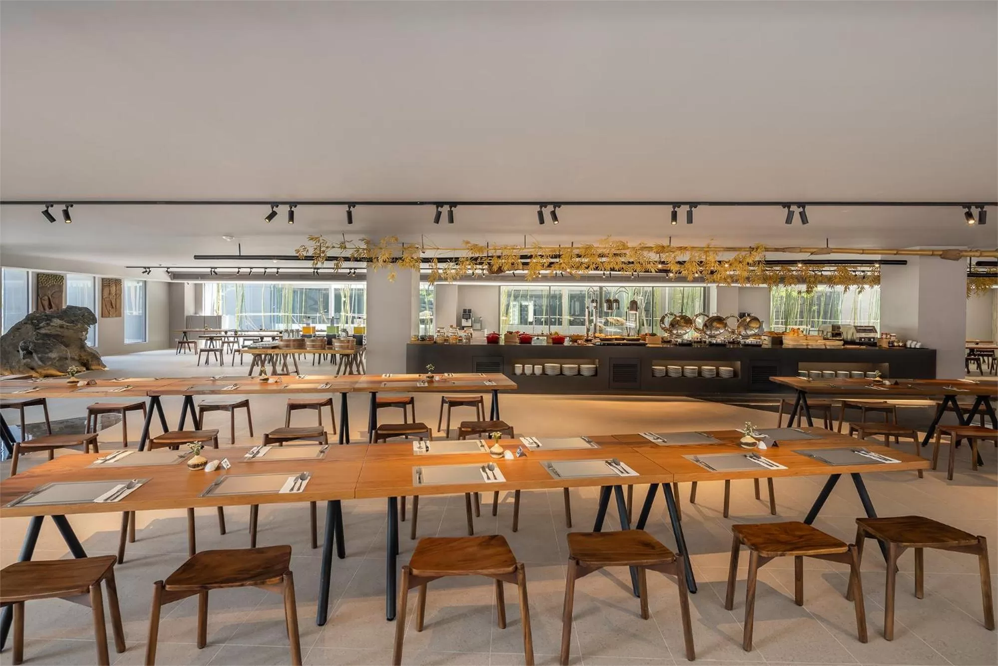 Restaurant/places to eat in Travelodge Nimman